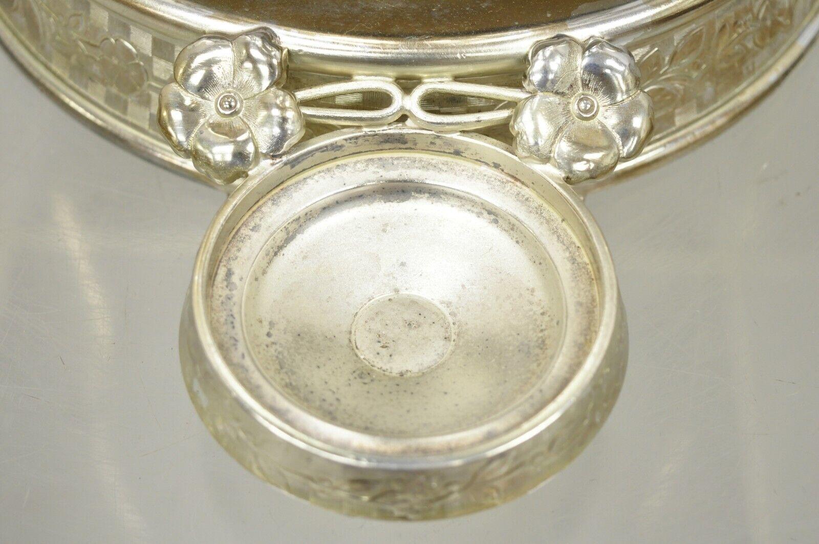Pichet à eau et limonade en métal argenté Wilcox du 19e siècle orné de l'époque victorienne sur support incliné en vente 5