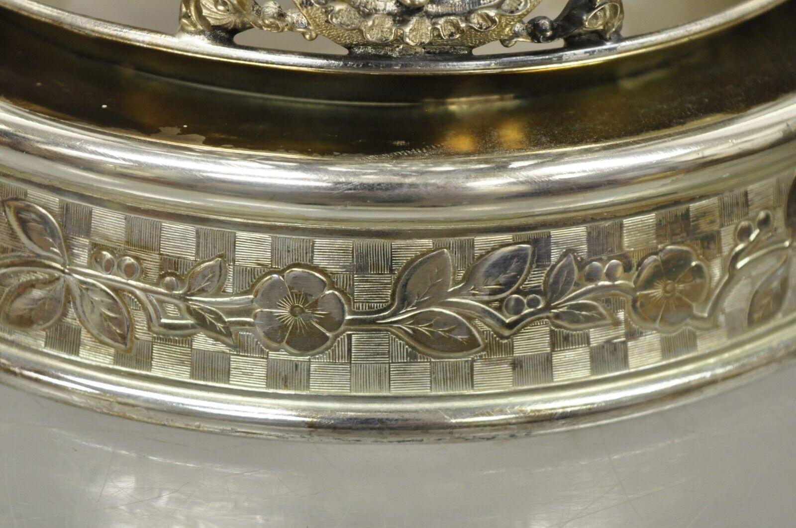 Pichet à eau et limonade en métal argenté Wilcox du 19e siècle orné de l'époque victorienne sur support incliné en vente 2
