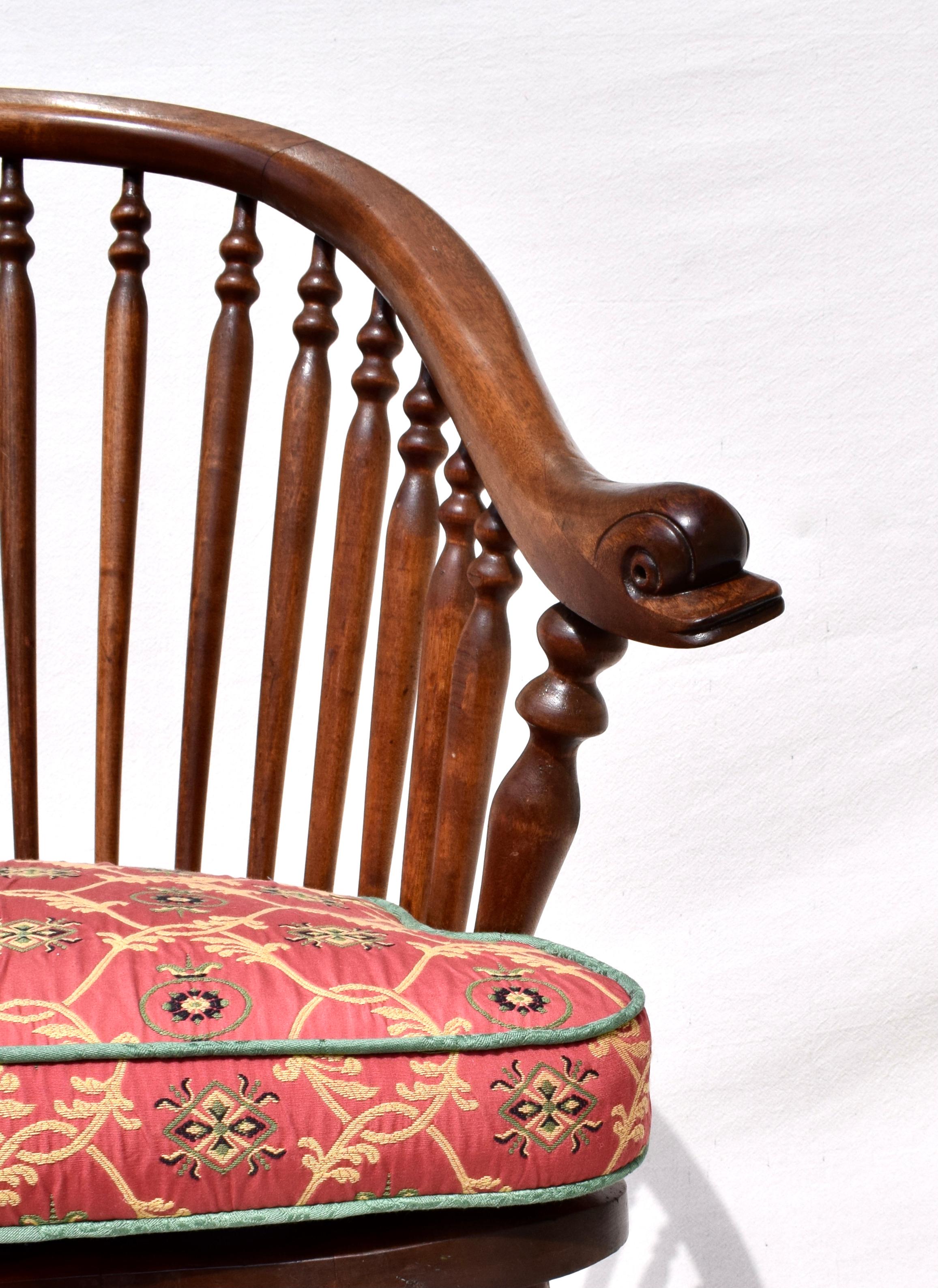 19th C. Windsor Style Chair with Dolfin Head Arms In Good Condition For Sale In Southampton, NJ