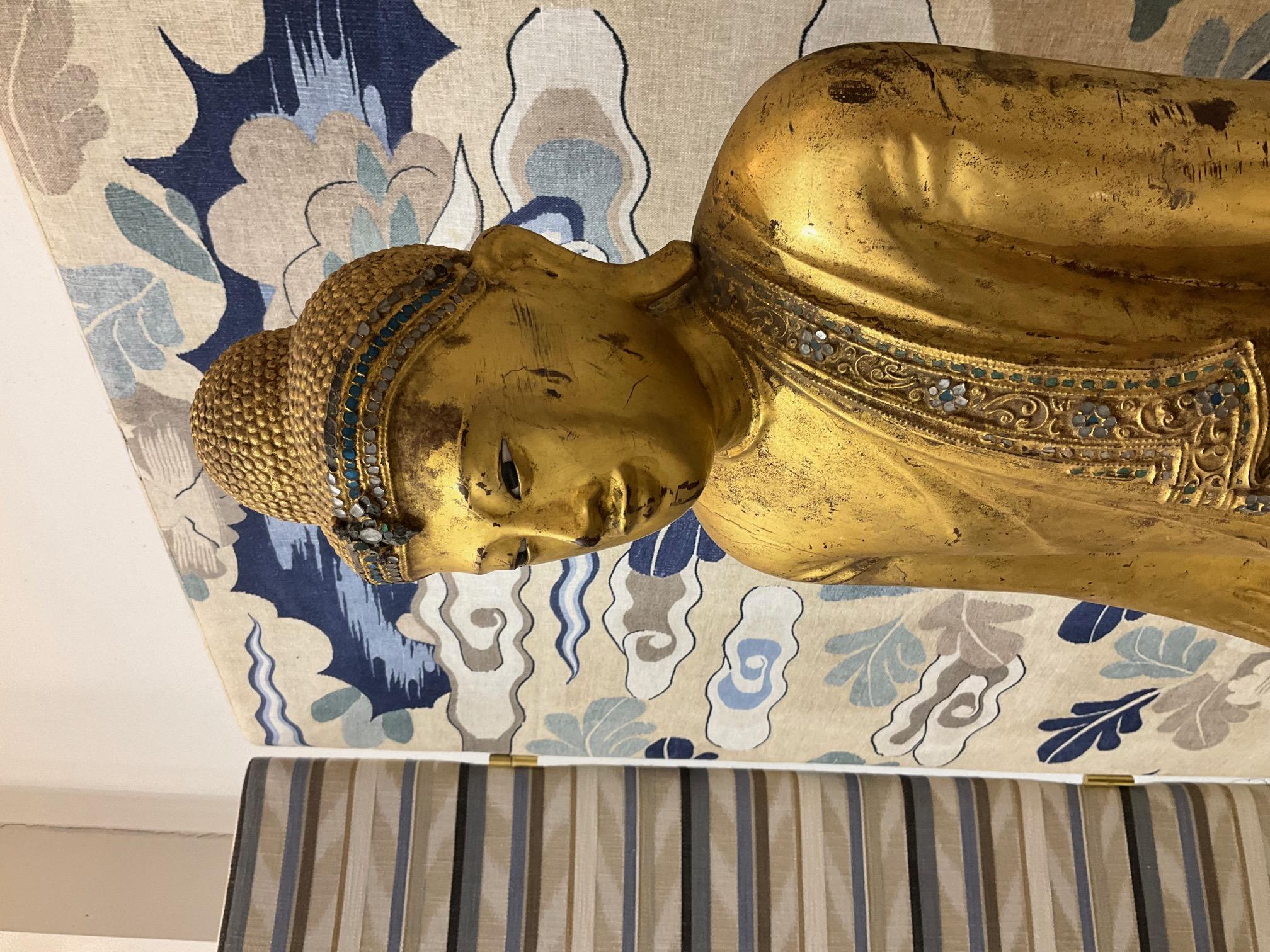 XIX sec. Statua di Buddha in piedi birmana dorata in legno - periodo Mandalay In condizioni buone in vendita a Fukuoka, JP