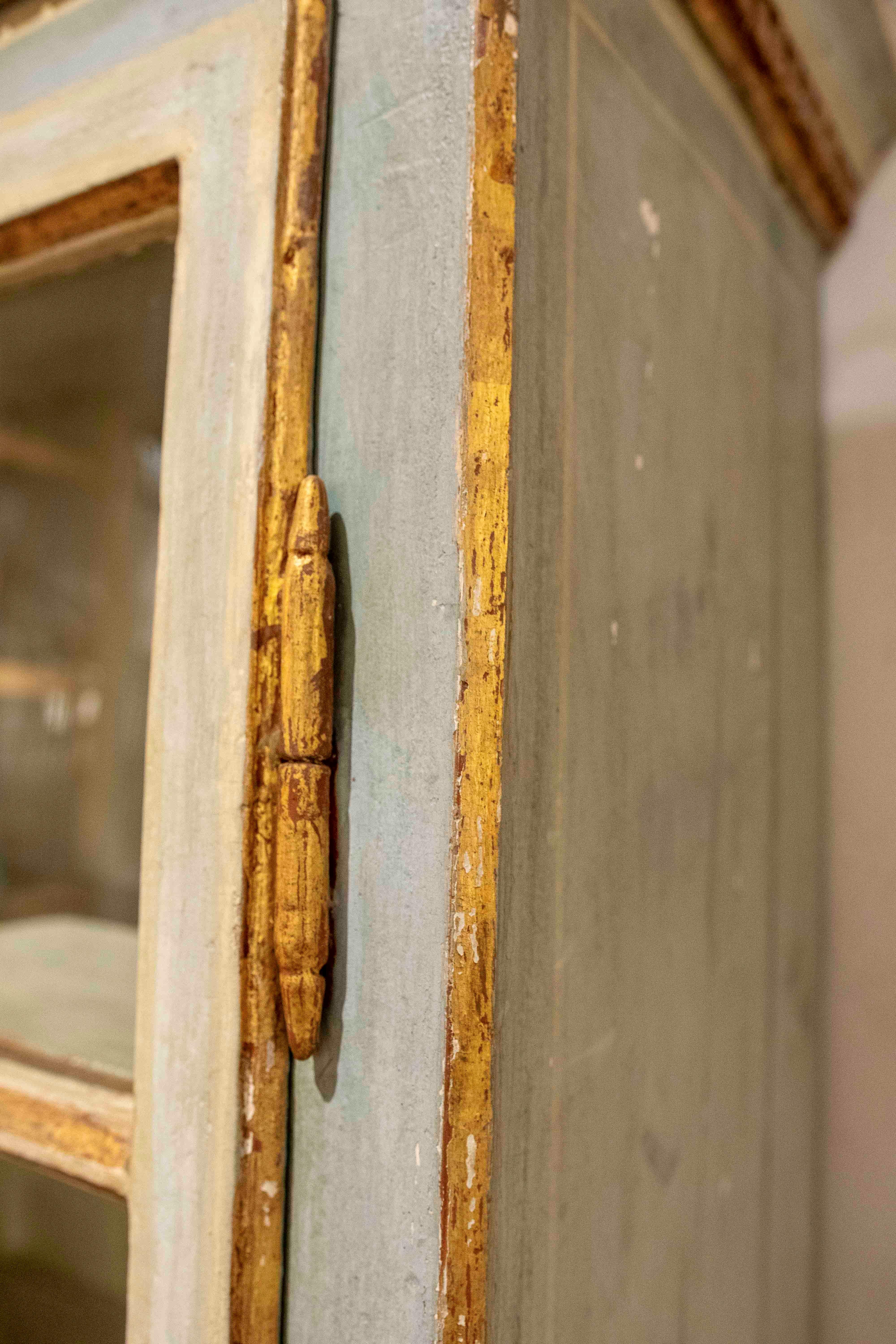 Holzregal aus dem 19. Jahrhundert mit Türen und Schubladen und mit originalem Polychome im Angebot 7