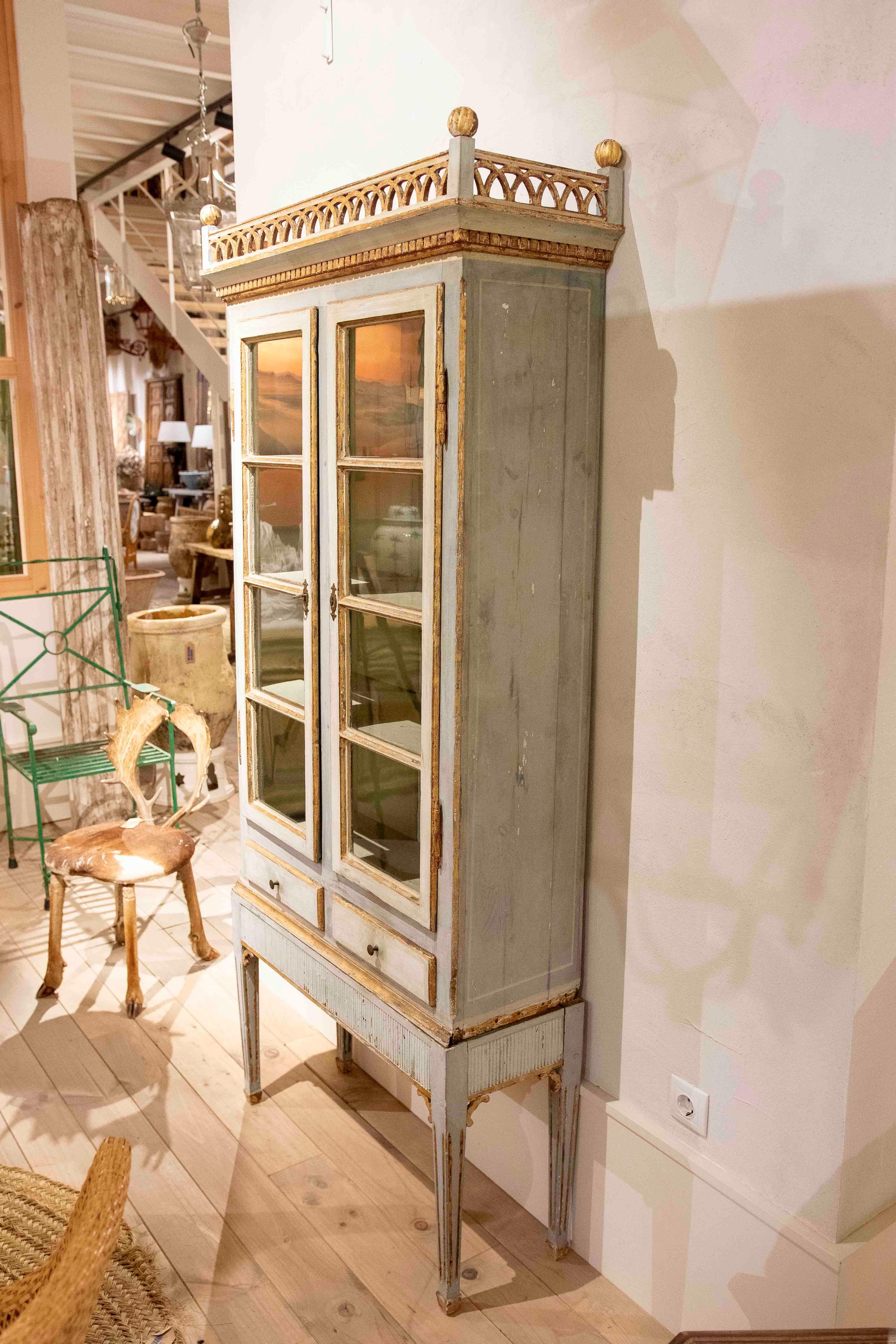 19th C. Wooden Showcase with Doors and Drawers and with its Original Polychome For Sale 8