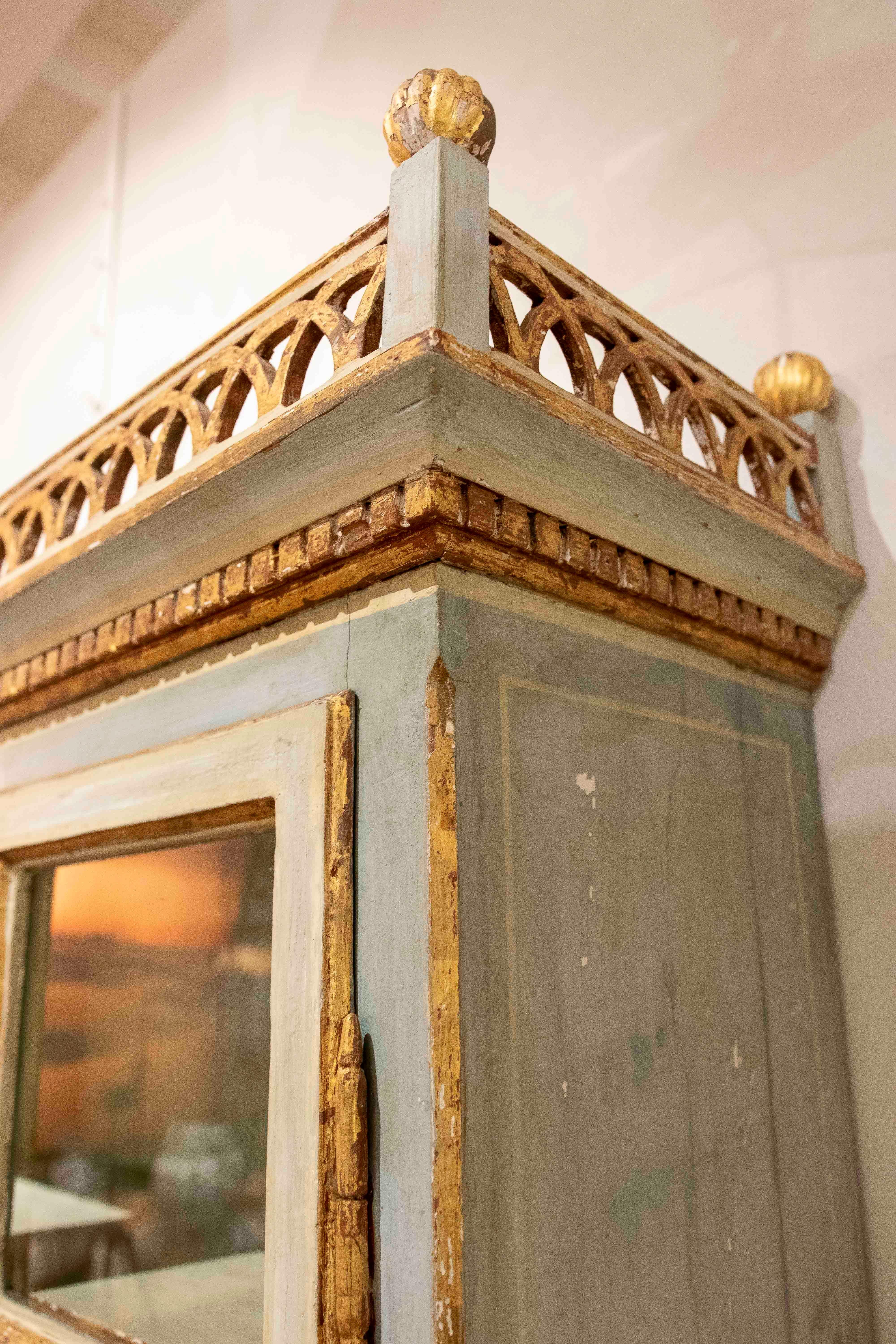 19th C. Wooden Showcase with Doors and Drawers and with its Original Polychome For Sale 9