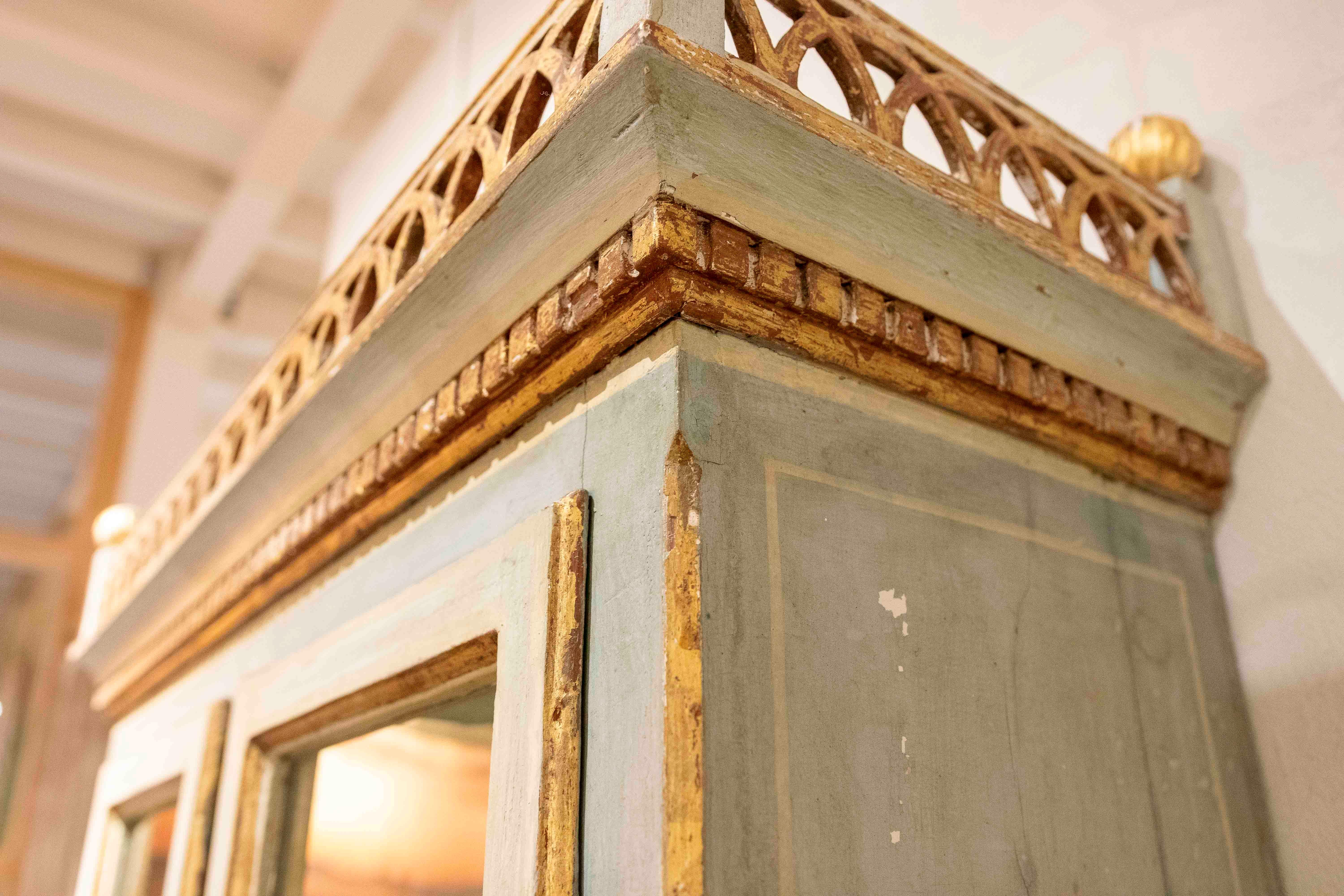 Holzregal aus dem 19. Jahrhundert mit Türen und Schubladen und mit originalem Polychome im Zustand „Gut“ im Angebot in Marbella, ES