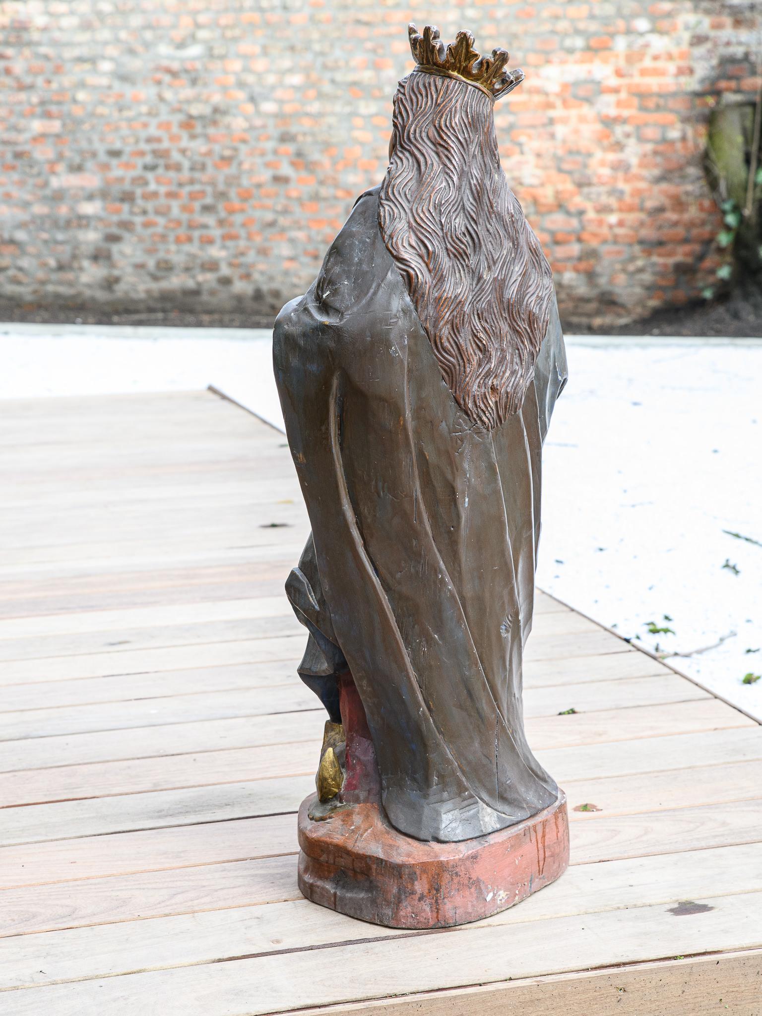 19th Century Wooden Statue of the Virgin Carrying Jezus For Sale 1