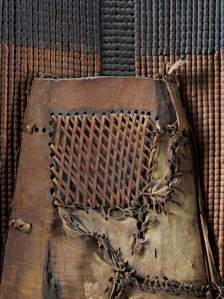 Woven Wicker and Wood Azande War Shield for a High Ranking Warrior, DRC In Good Condition For Sale In Leuven , BE