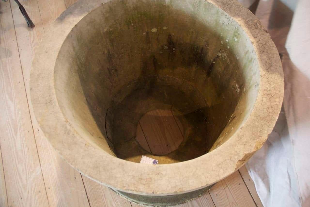 A.I.C., pozzo in terracotta gialla del XIX secolo di Galloway In condizioni discrete in vendita a Kent, CT