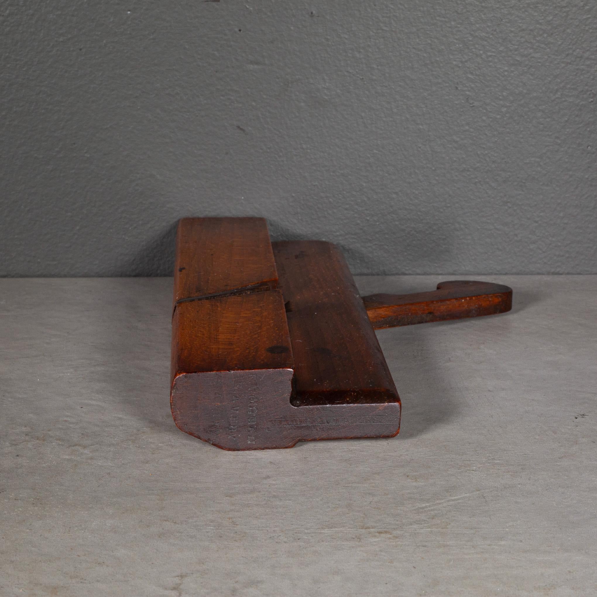 Walnut 19th Carpentry Molding Plane with Steel Blade For Sale