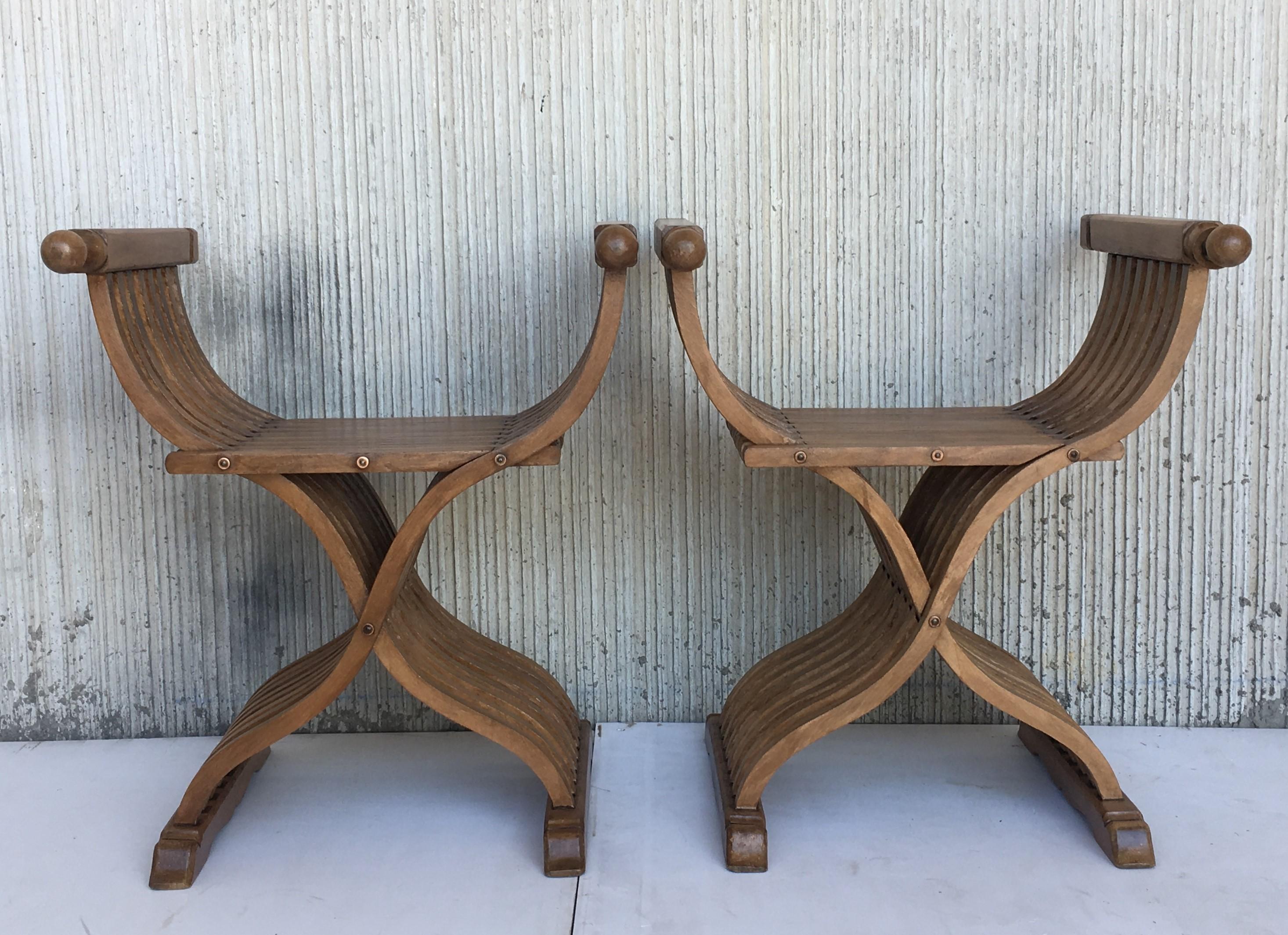 Hand-Carved 19th Century Carved Walnut Folding Scissors Savonarola Bench/Settee For Sale
