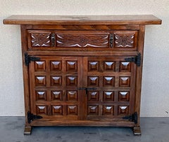 Crédence ou buffet toscan baroque espagnol du 19e siècle en noyer sculpté avec un tiroir