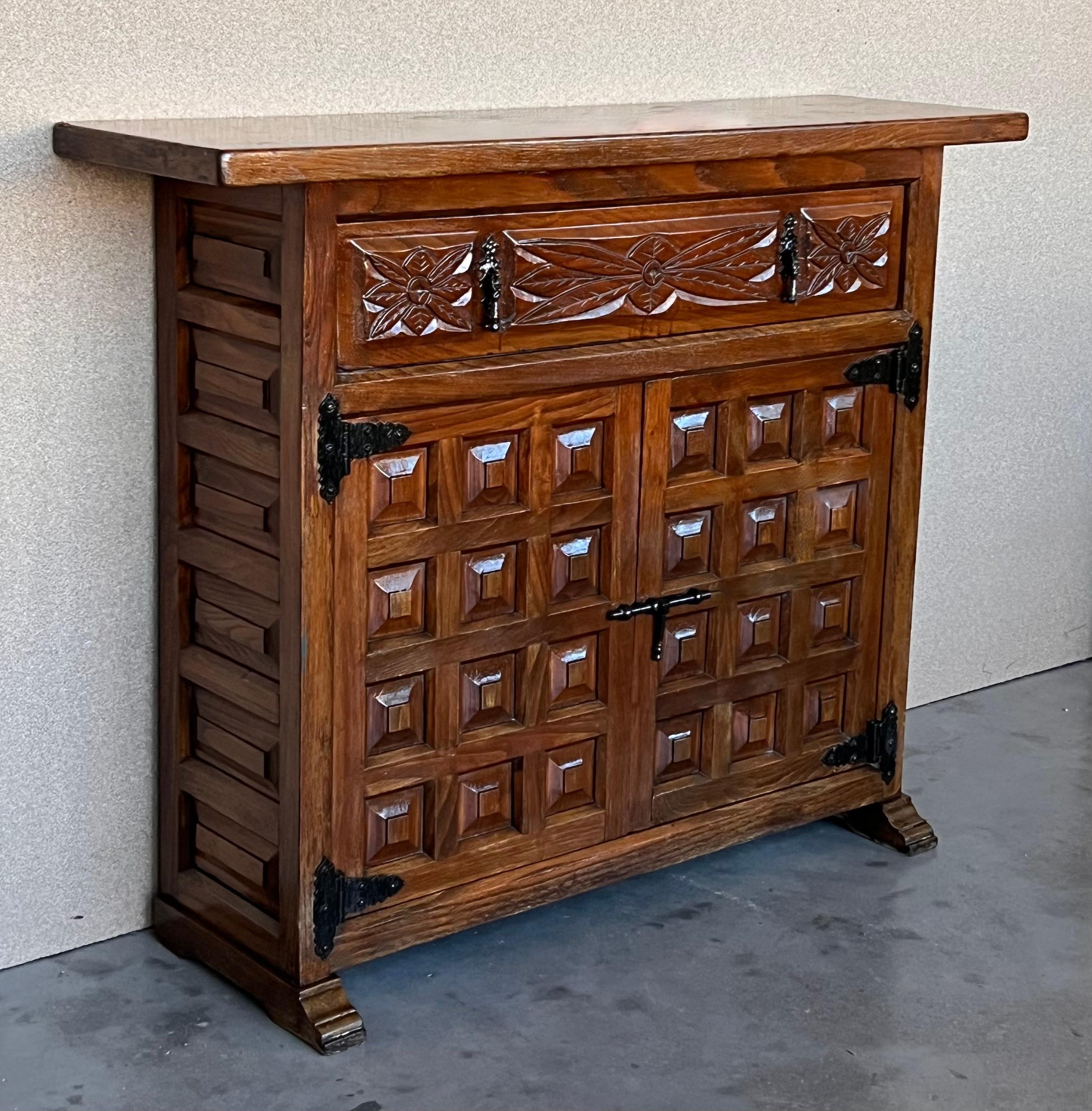 19th Catalan Spanish Baroque Carved Walnut Tuscan One Drawer Credenza or Buffet In Good Condition In Miami, FL