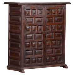 Armoire ou meuble de rangement toscan baroque espagnol du 19e siècle à deux portes en noyer sculpté