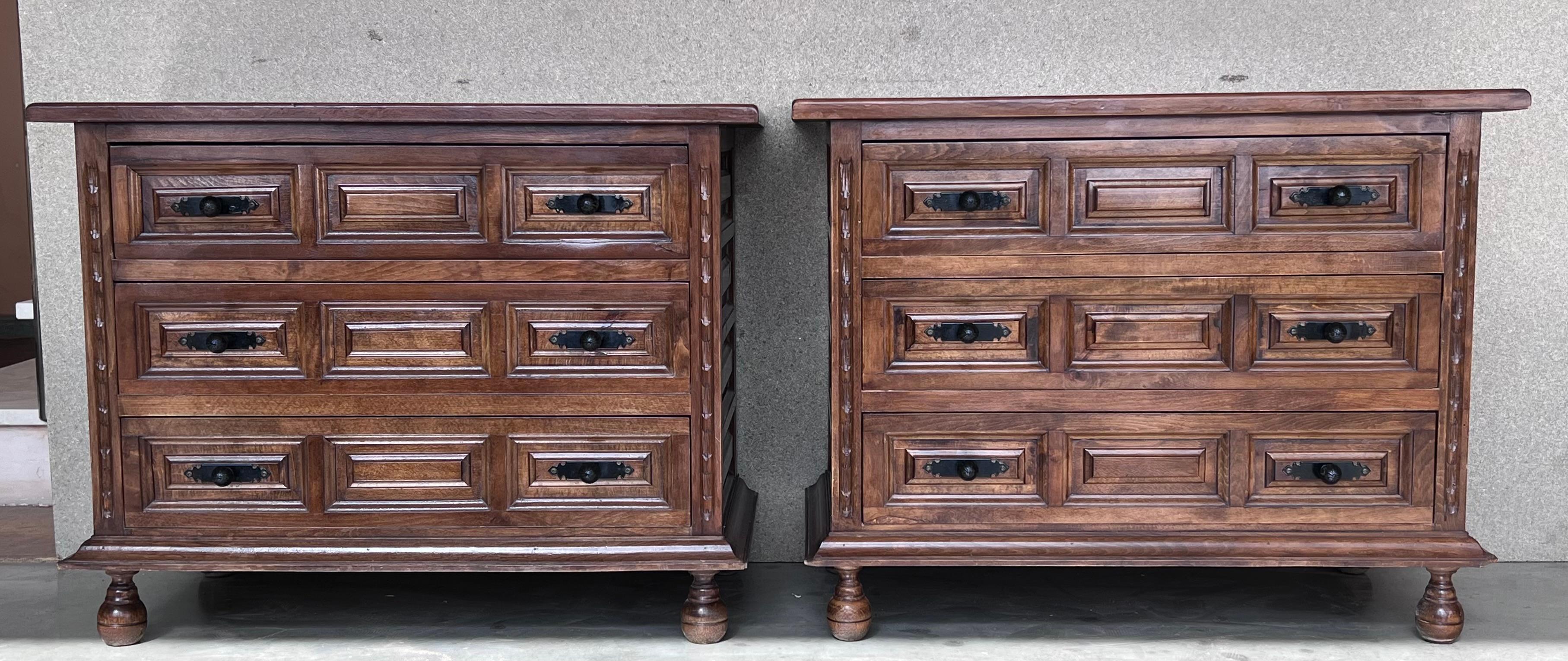 From Northern Spain, constructed of solid walnut, the rectangular top with molded edge atop a conforming case housing three drawers paneled with solid walnut, raised on four round legs.
Carved on the molding sides of the front and original iron
