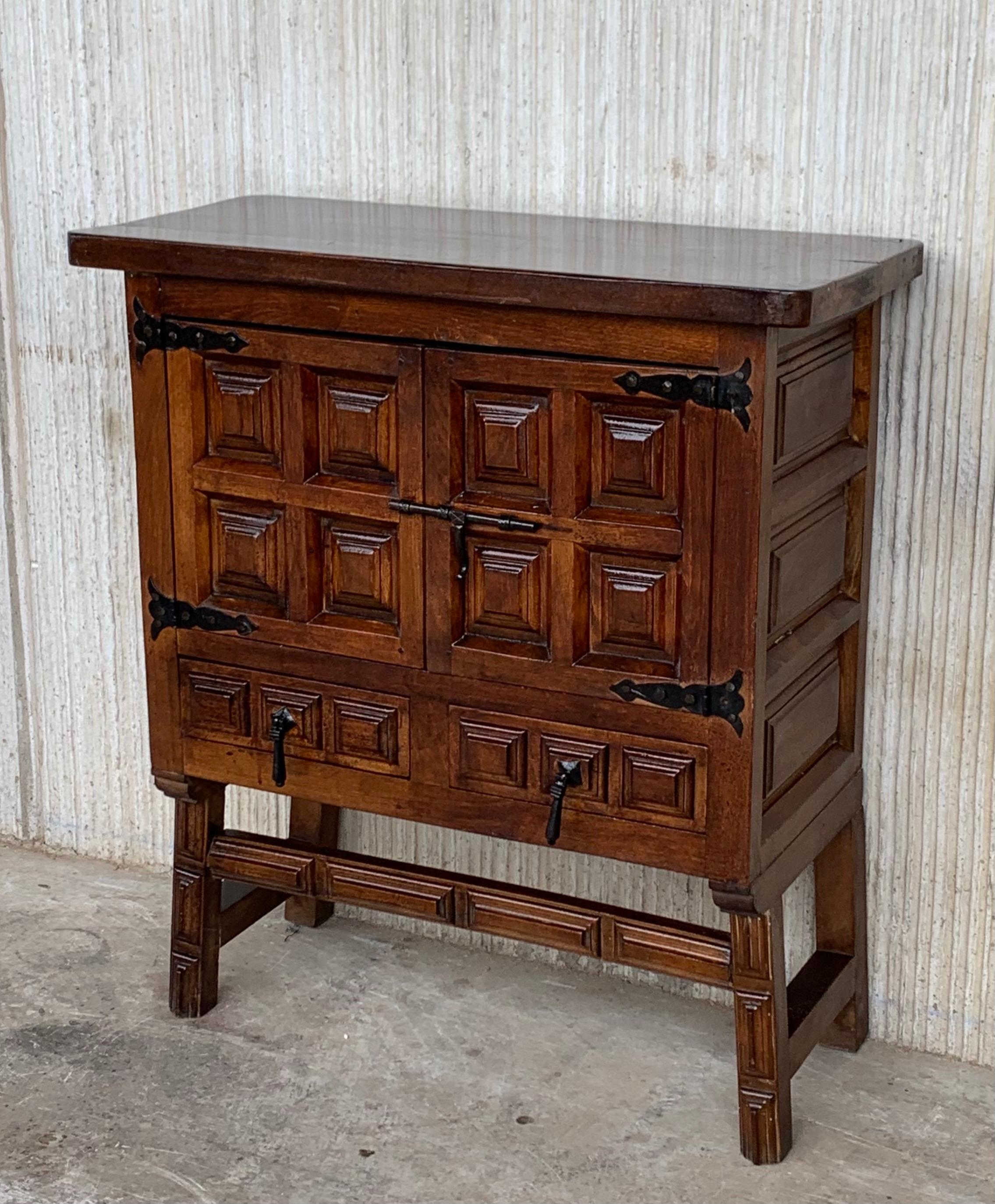 19th Catalan Spanish Baroque Carved Walnut Tuscan Two Drawers Chest of Drawers In Good Condition In Miami, FL