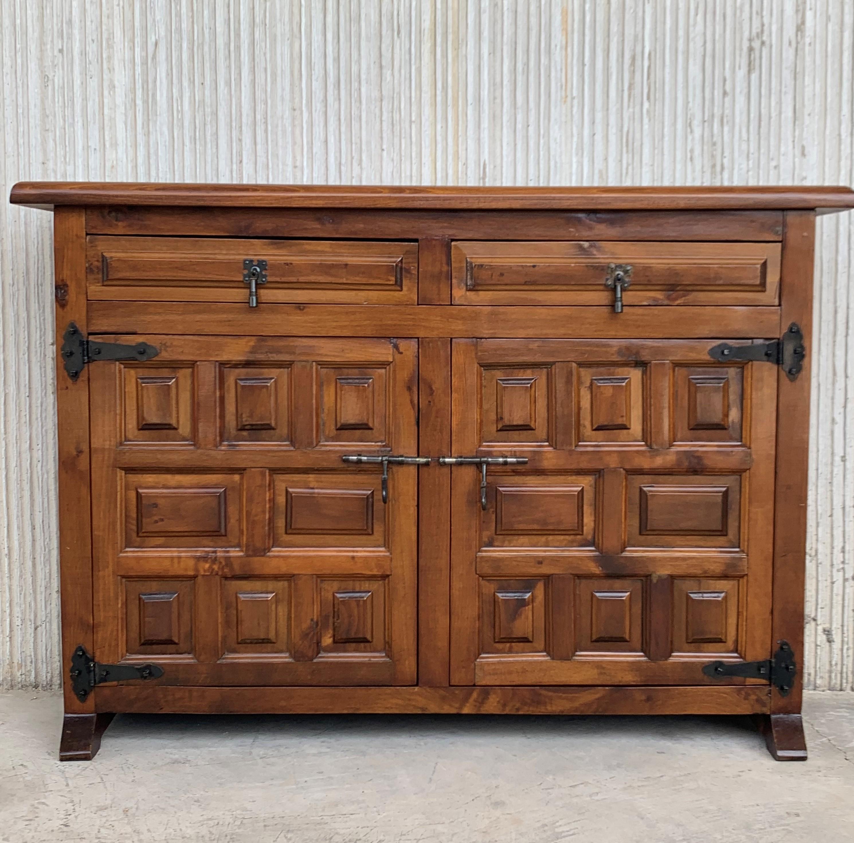19th Century Catalan Baroque Carved Walnut Tuscan Two Drawers Credenza or Buffet 10