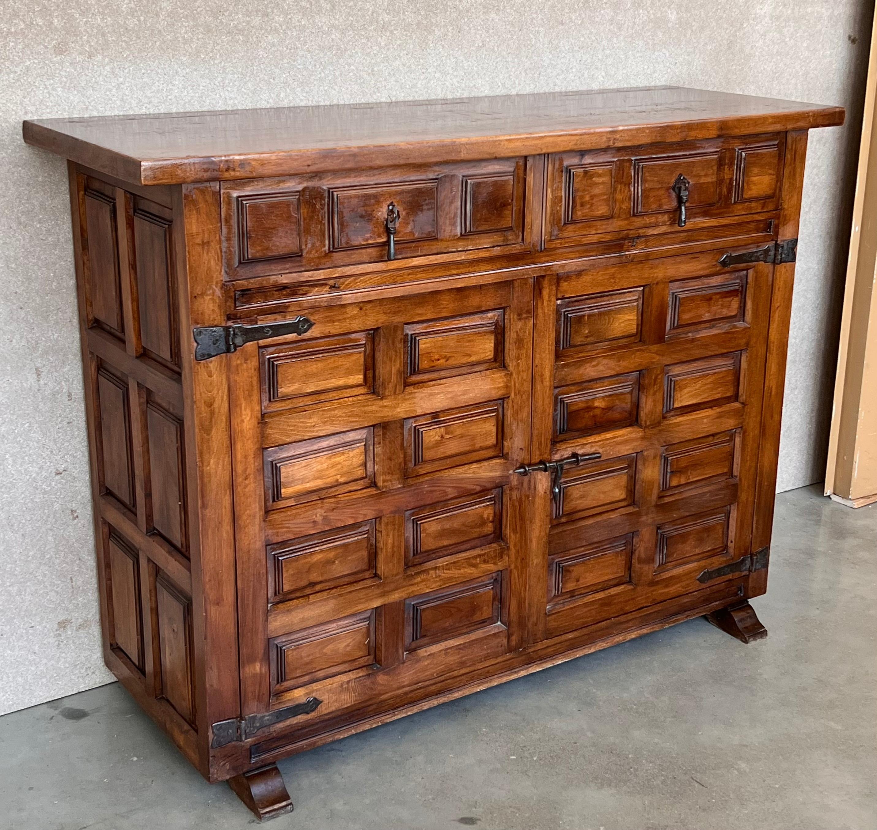 19th Catalan Spanish Baroque Carved Walnut Tuscan Two Drawers Credenza or Buffet In Good Condition In Miami, FL
