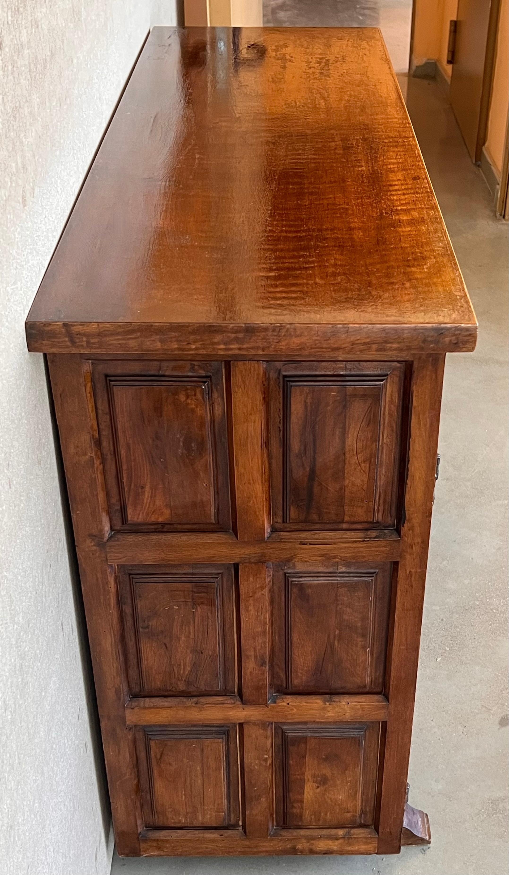 19th Catalan Spanish Baroque Carved Walnut Tuscan Two Drawers Credenza or Buffet For Sale 1