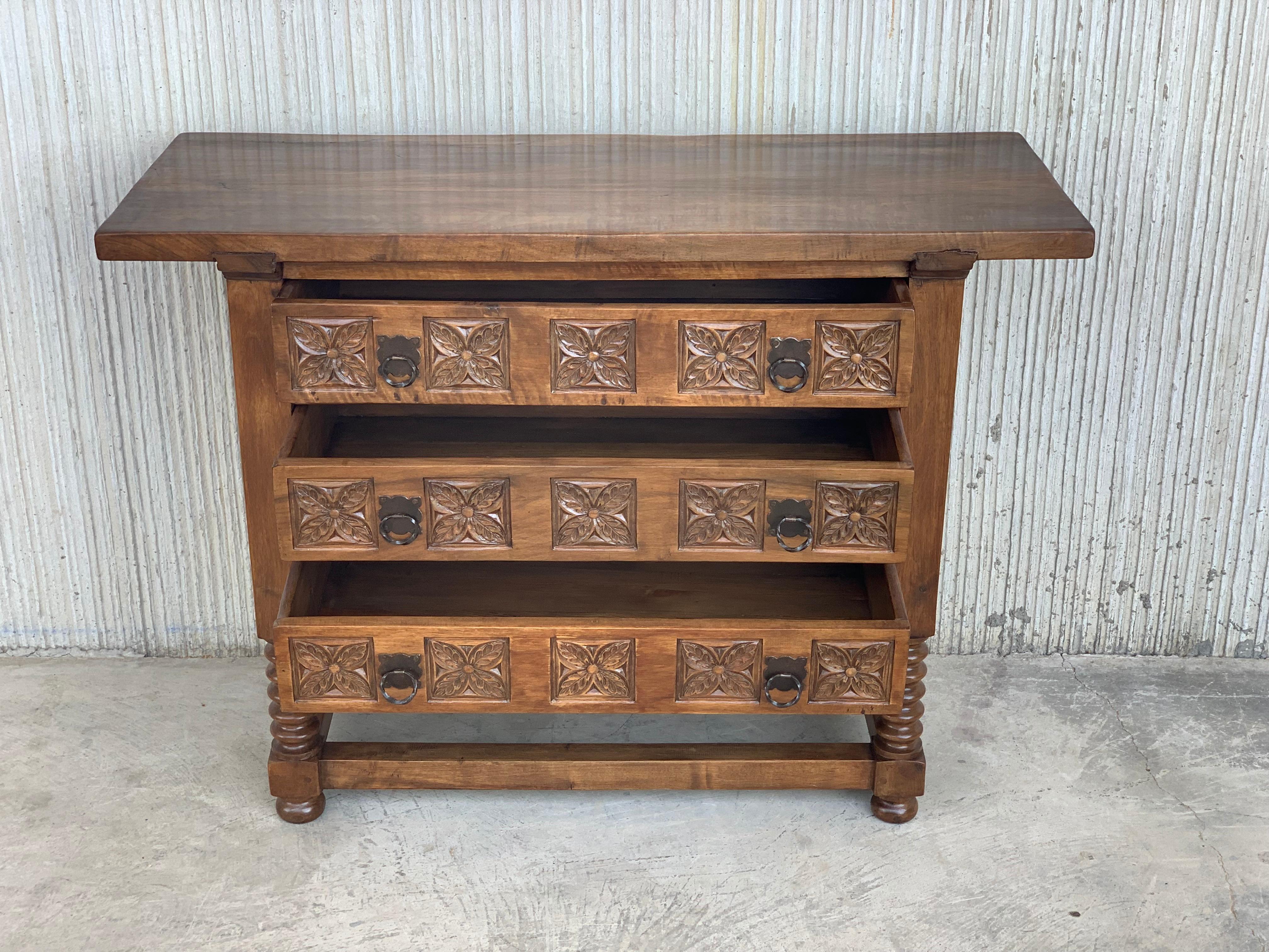 19th century Spanish carved walnut console sofa table with three drawers and original iron hardware.
You can use like a commode or chest of drawers
This elegant antique walnut console was crafted in Spain, circa 1900. The sofa table with four legs