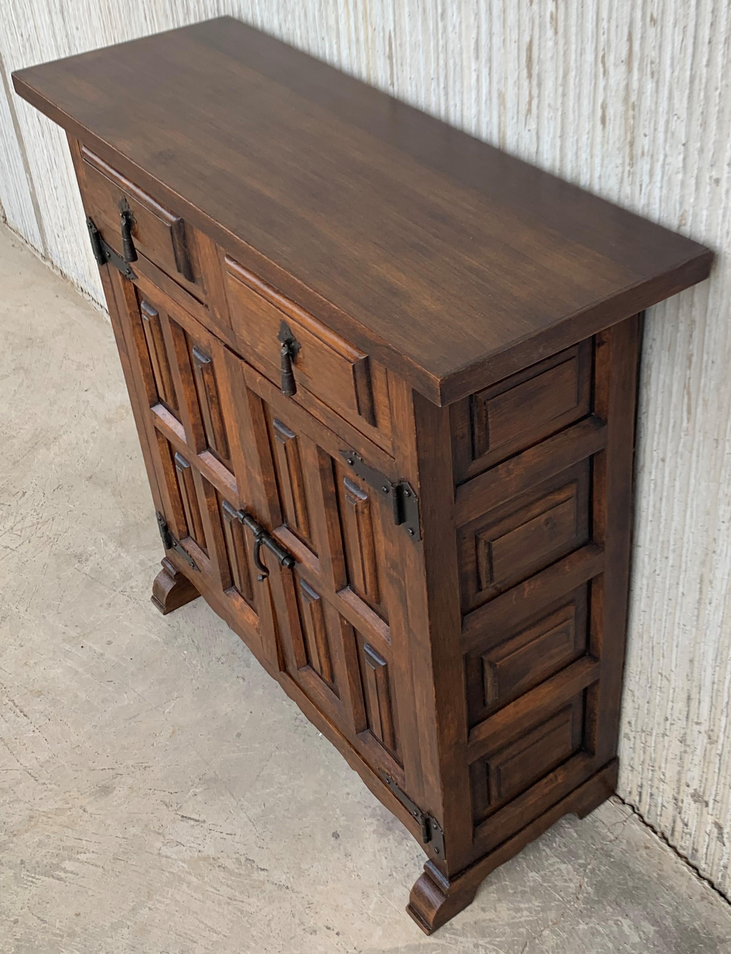 19th Century Catalan Spanish Carved Walnut Highboy, Little Buffet or Console In Good Condition In Miami, FL