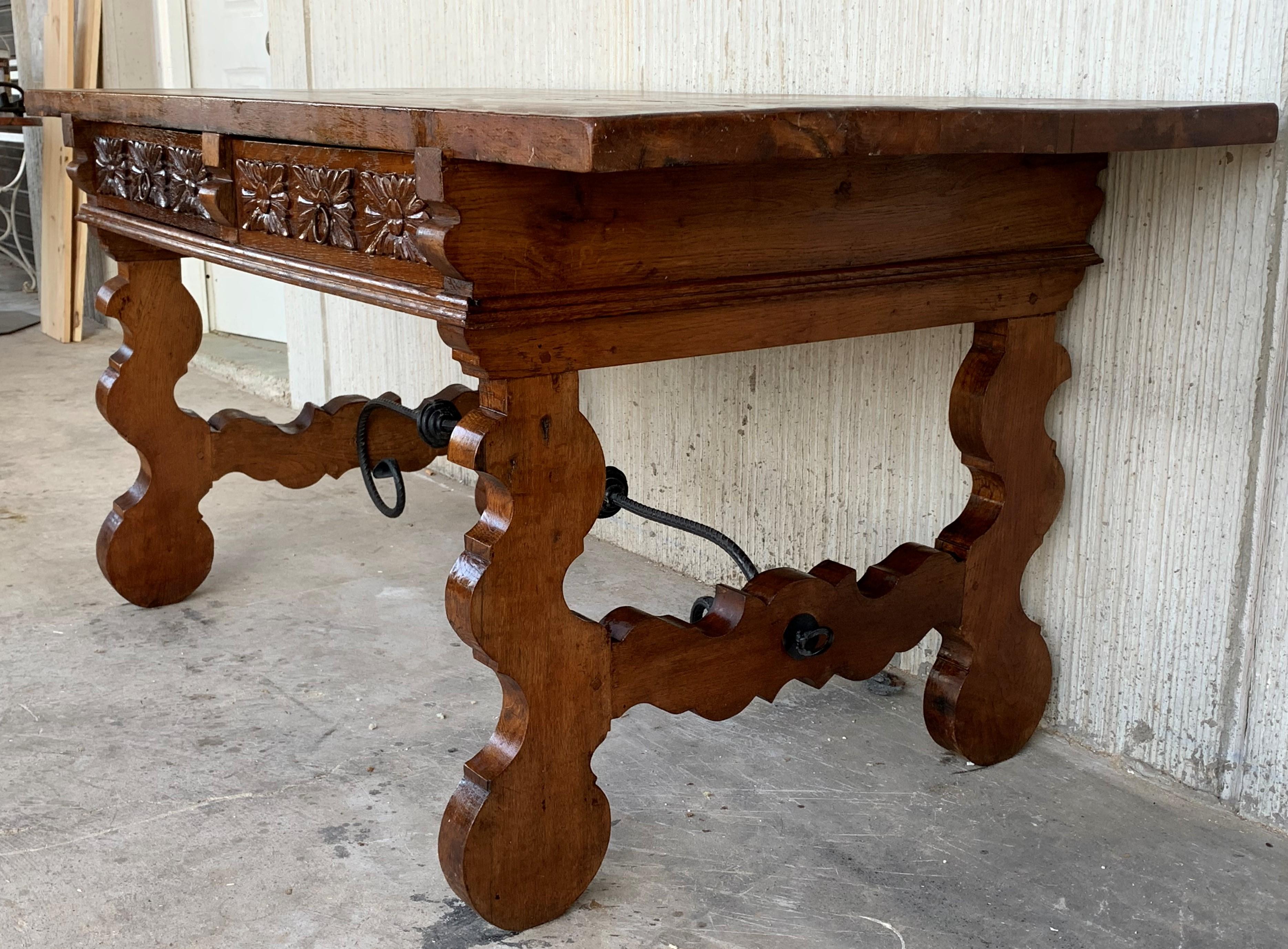 19th Catalan Spanish Desk or Console Table in Carved Walnut and Iron Stretcher In Good Condition In Miami, FL