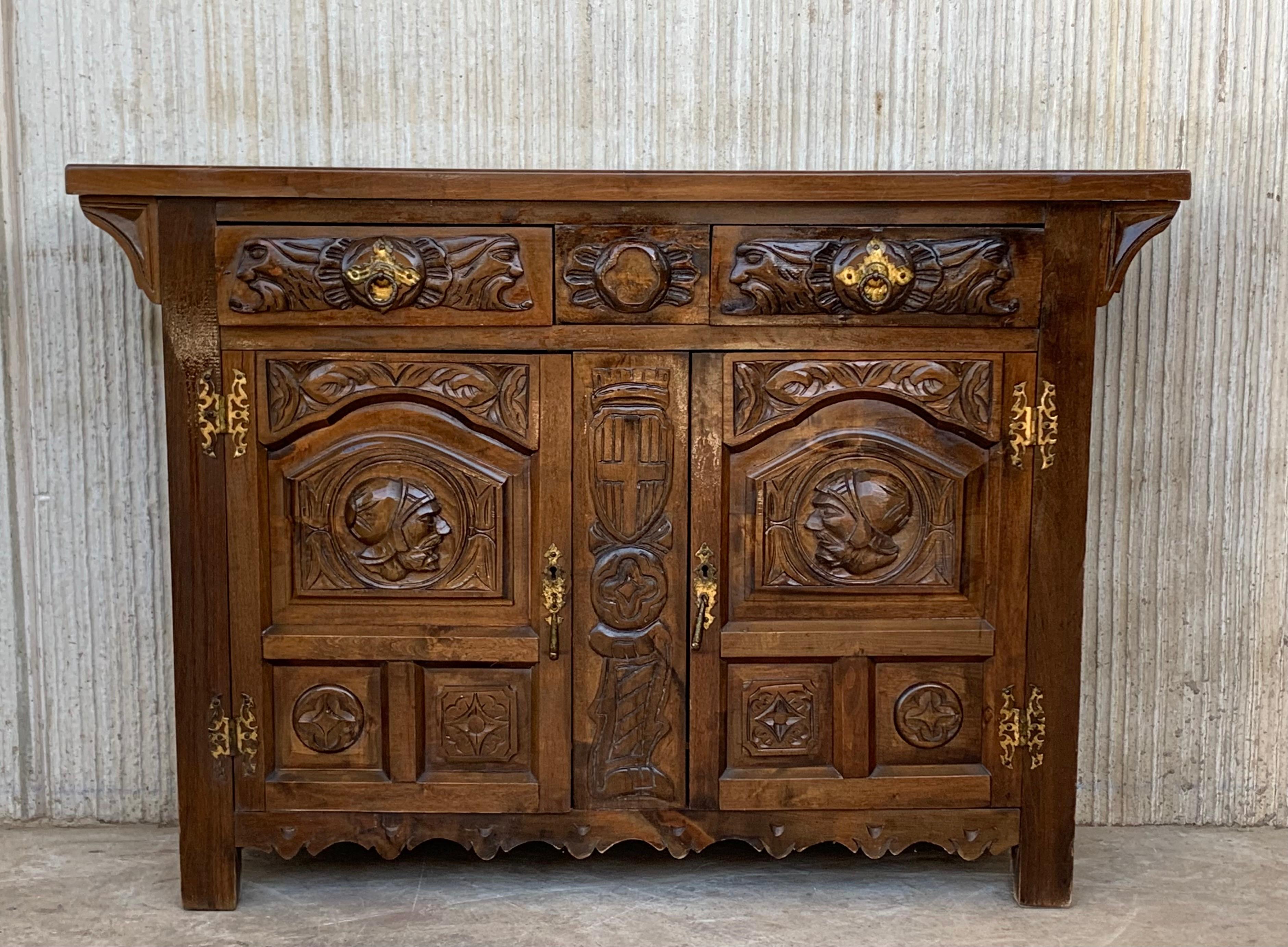 Very good quality carved Spanish cabinet cupboard, circa 1880. Beautifully carved in walnut, with good color and patina. Features six carved panels on the doors and two drawers with carved decoration with acanthus leaves and geometrical figures.