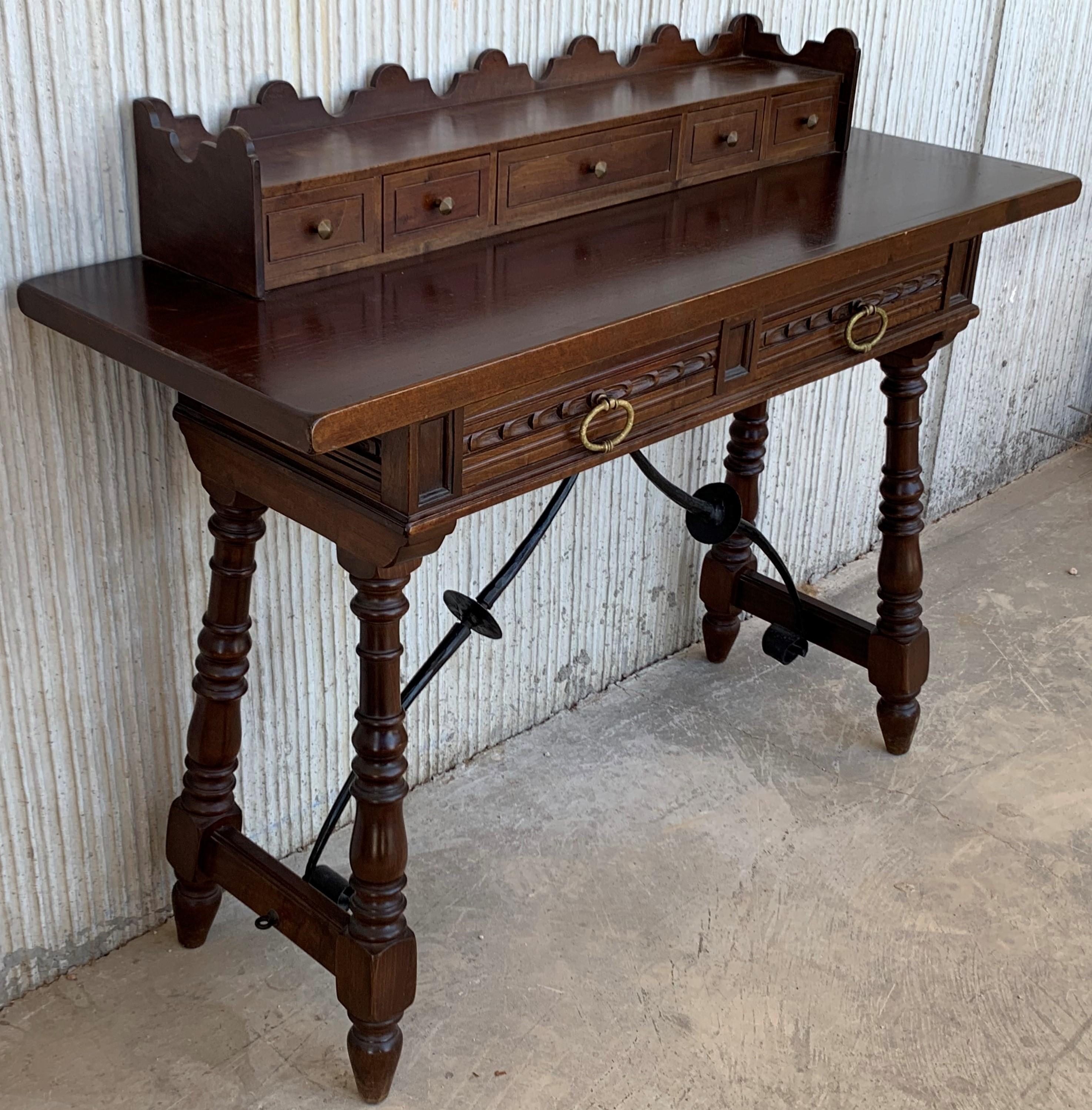 19th century catalan Spanish lady desk or console tablein carved walnut & iron stretcher with five up drawers and two in the base table.
Very heavy and resistant, ready for use.

Height to the top : 34.84in
Height to the table: 29.33in.
