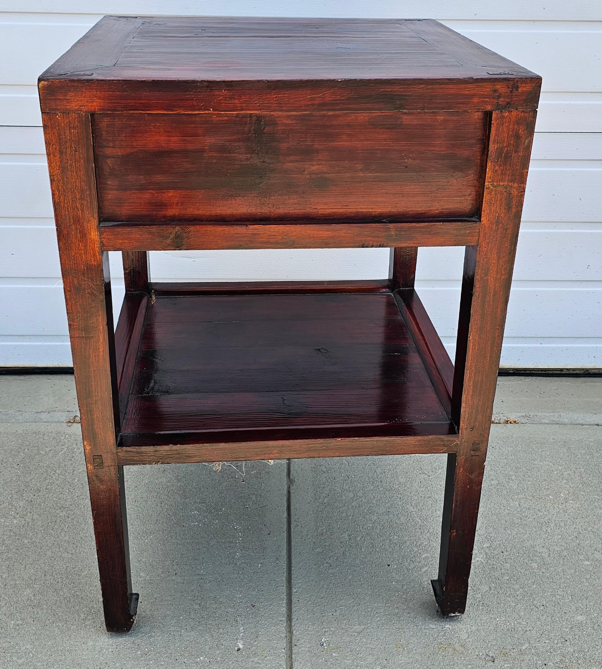 19. Jahrhundert Qing-Dynastie Elm Tiered Tall Beistelltisch im Angebot 6