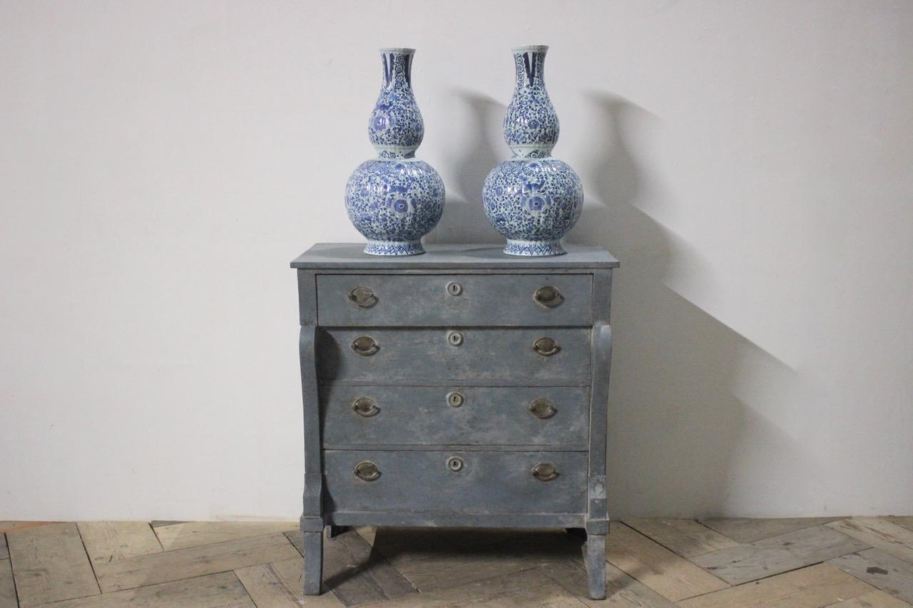 19th Century Dutch Painted Concave Commode In Good Condition In Gloucestershire, GB