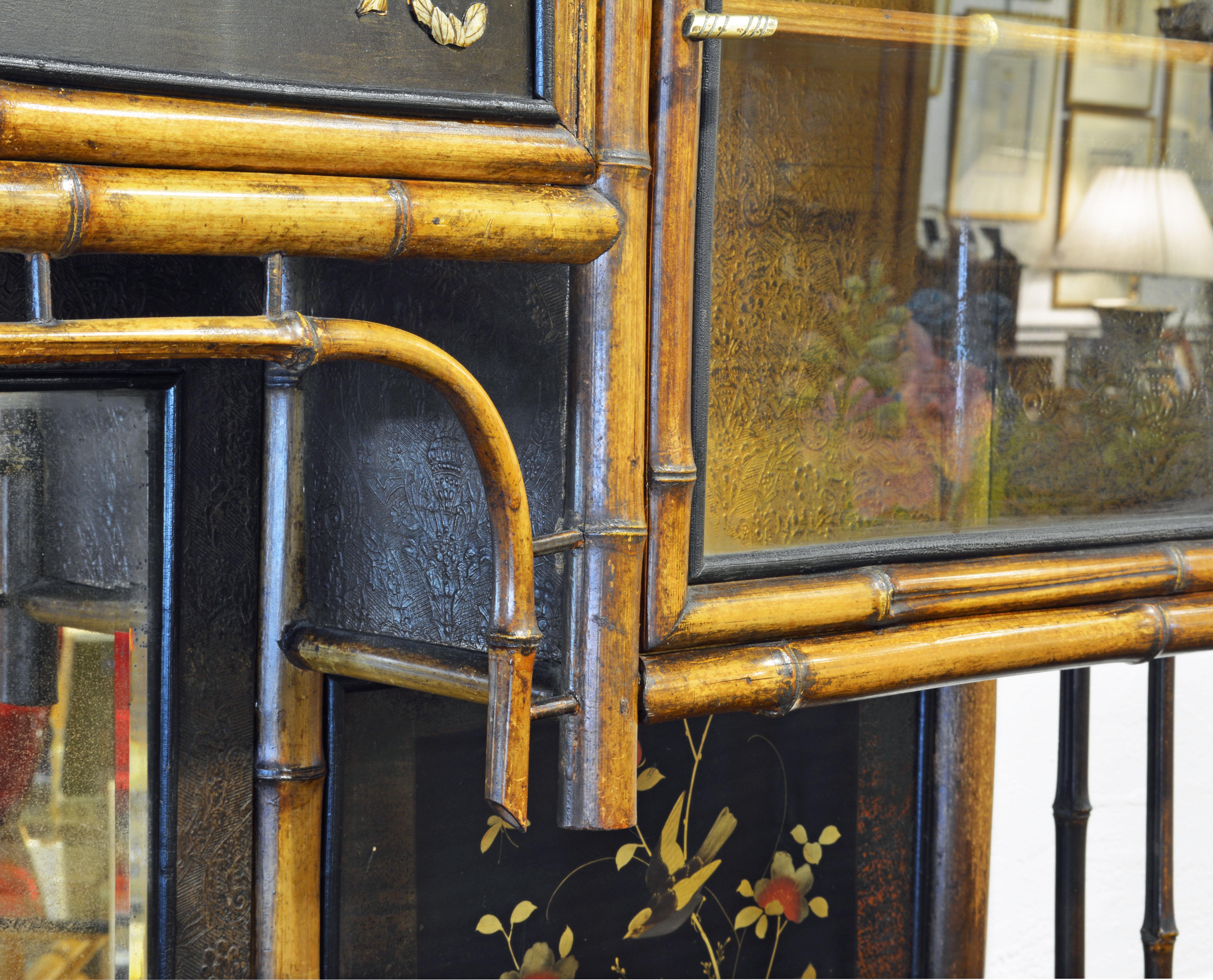 English Burnished Bamboo and Japanned Lacquer Étagère Display Cabinet In Good Condition In Ft. Lauderdale, FL