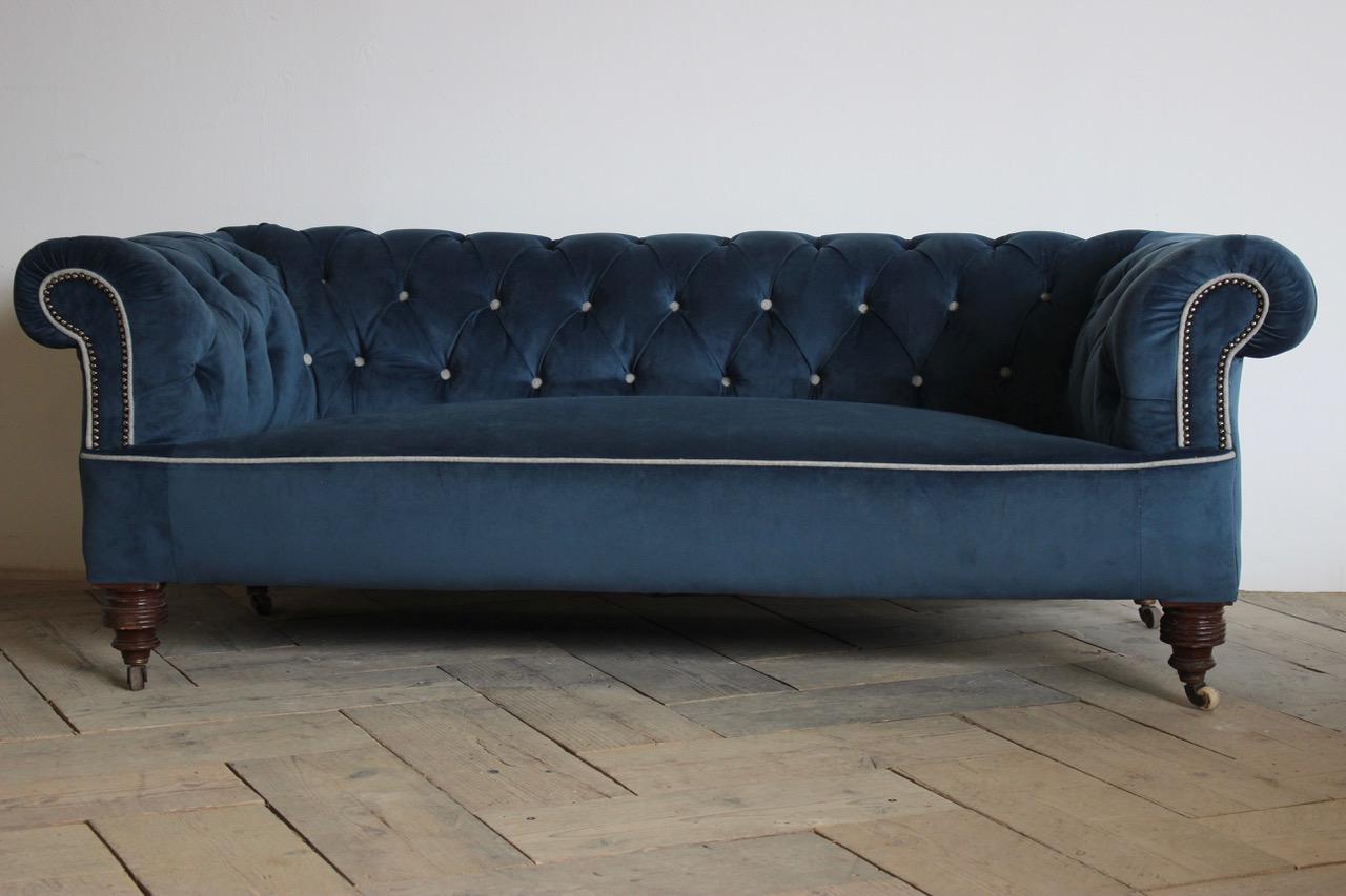 19th Century English Chesterfield Reupholstered by US in Velvet In Good Condition In Gloucestershire, GB