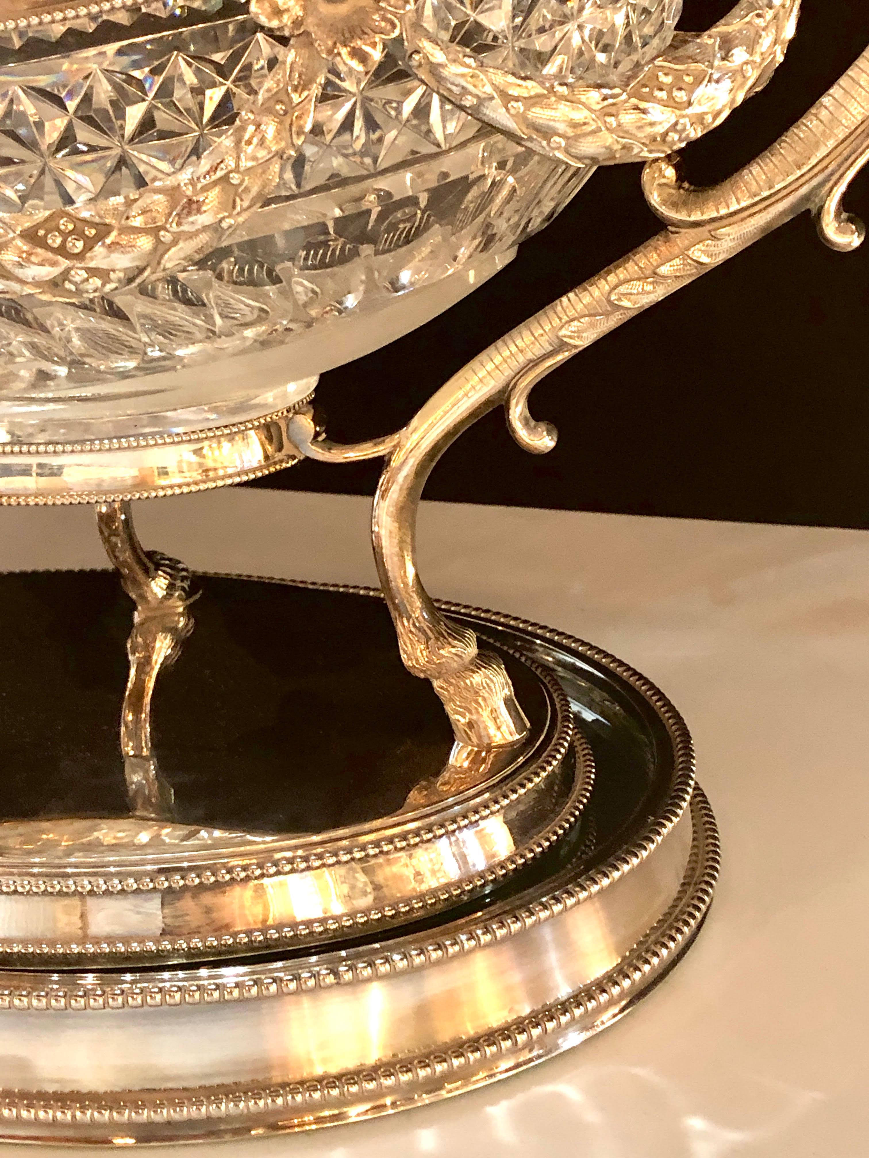 Versilberte ovale Schale im George-III-Stil mit geschliffenem Glasleinen im Angebot 7
