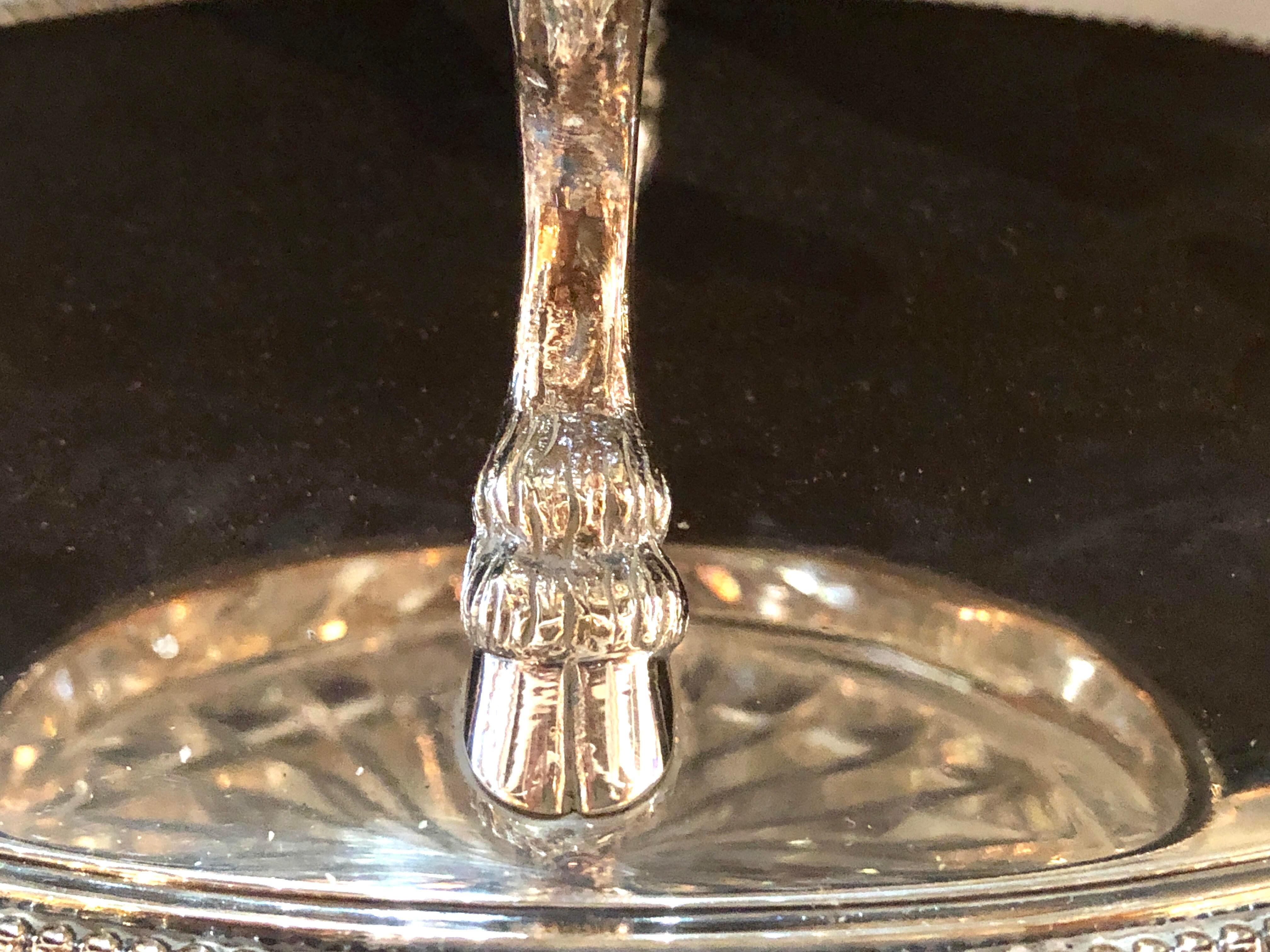 Versilberte ovale Schale im George-III-Stil mit geschliffenem Glasleinen im Angebot 8