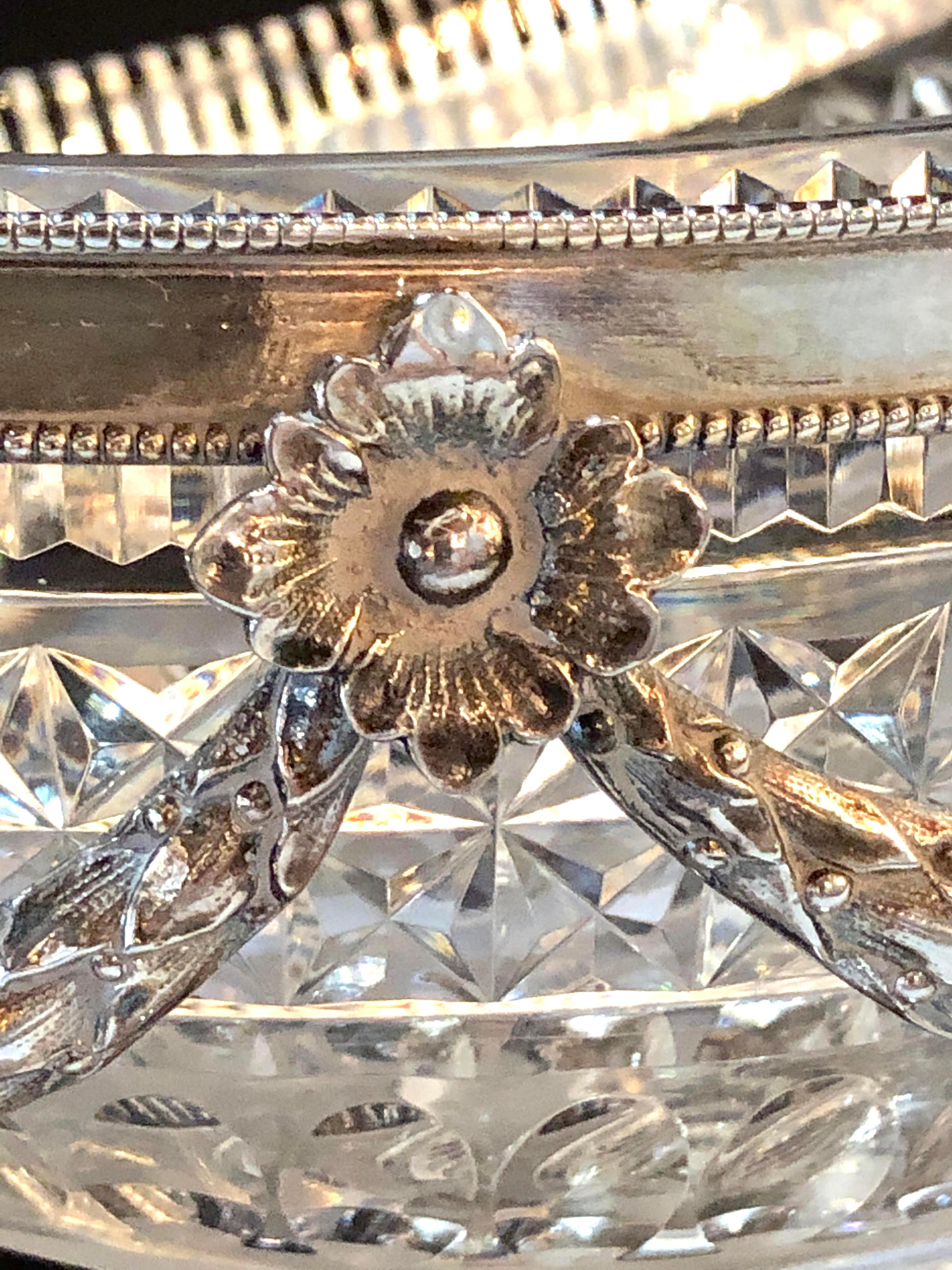 Versilberte ovale Schale im George-III-Stil mit geschliffenem Glasleinen im Angebot 10