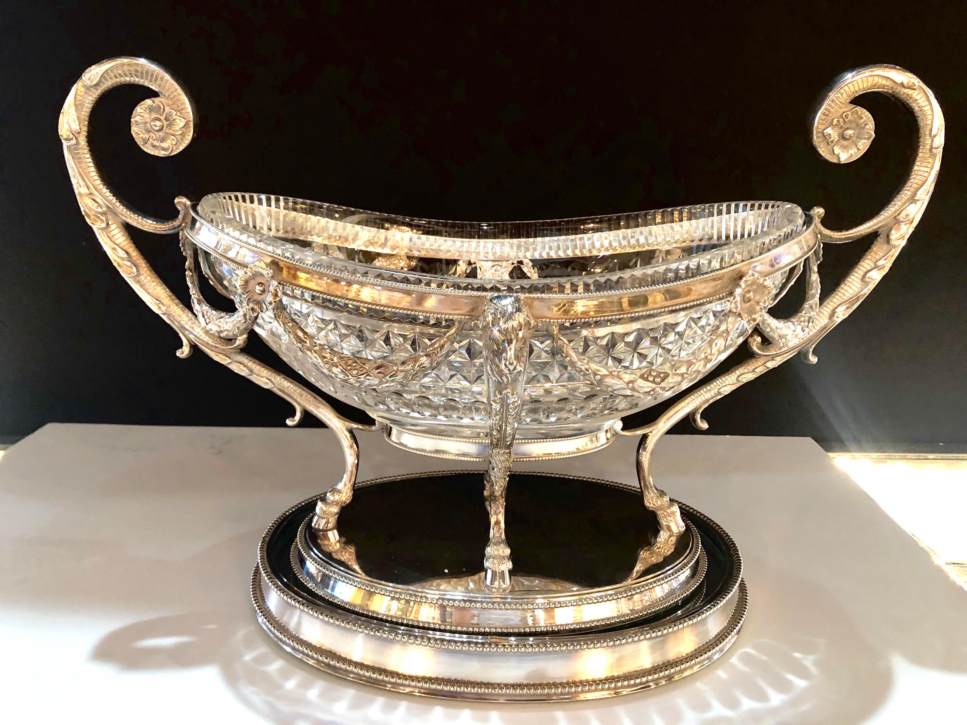 Versilberte ovale Schale im George-III-Stil mit geschliffenem Glasleinen im Angebot 11