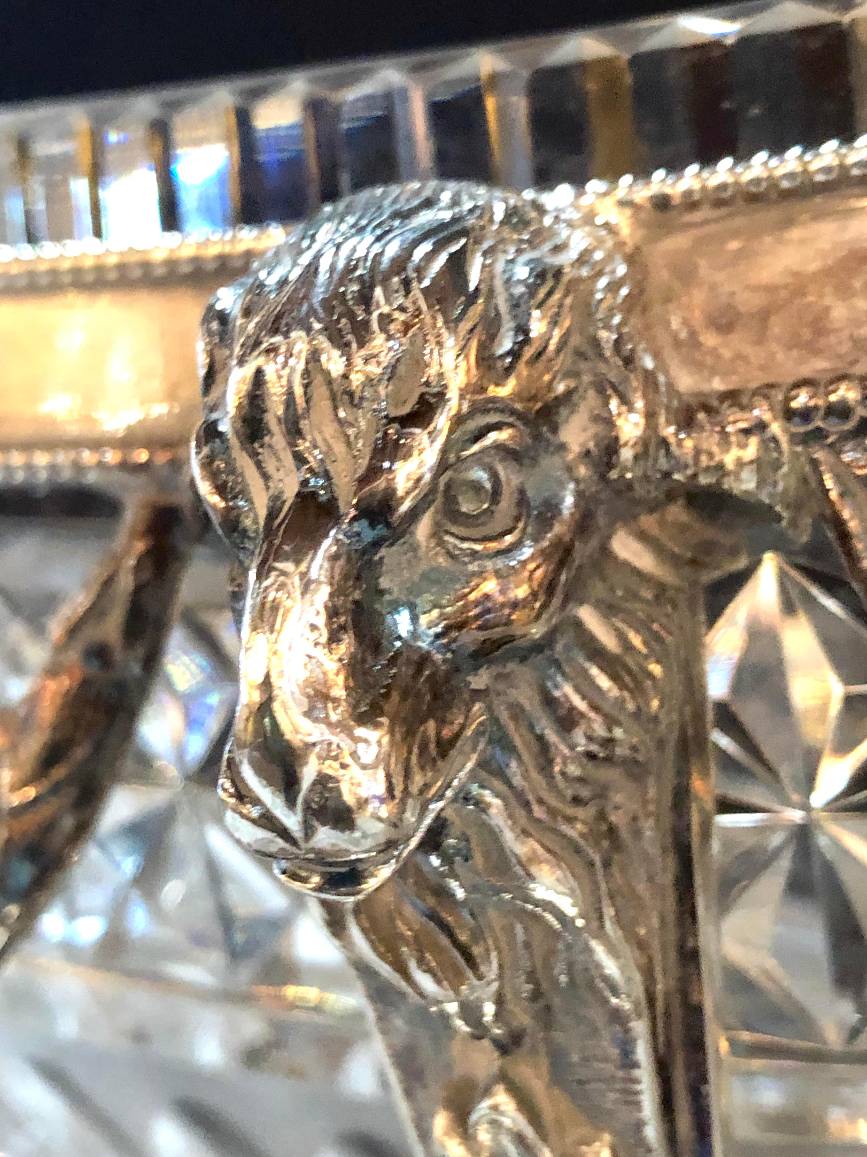 Versilberte ovale Schale im George-III-Stil mit geschliffenem Glasleinen im Zustand „Gut“ im Angebot in Stamford, CT