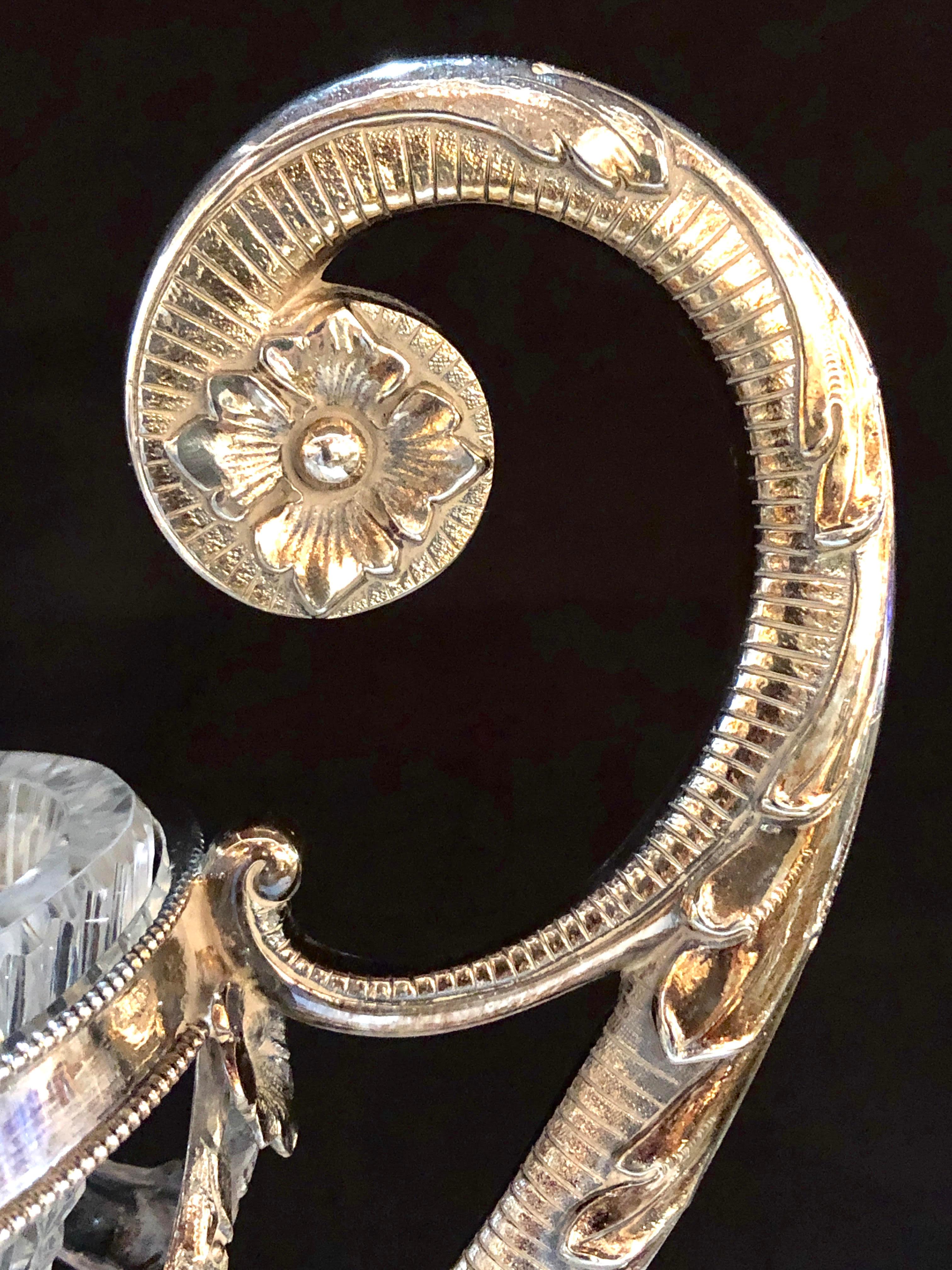 Versilberte ovale Schale im George-III-Stil mit geschliffenem Glasleinen im Angebot 1