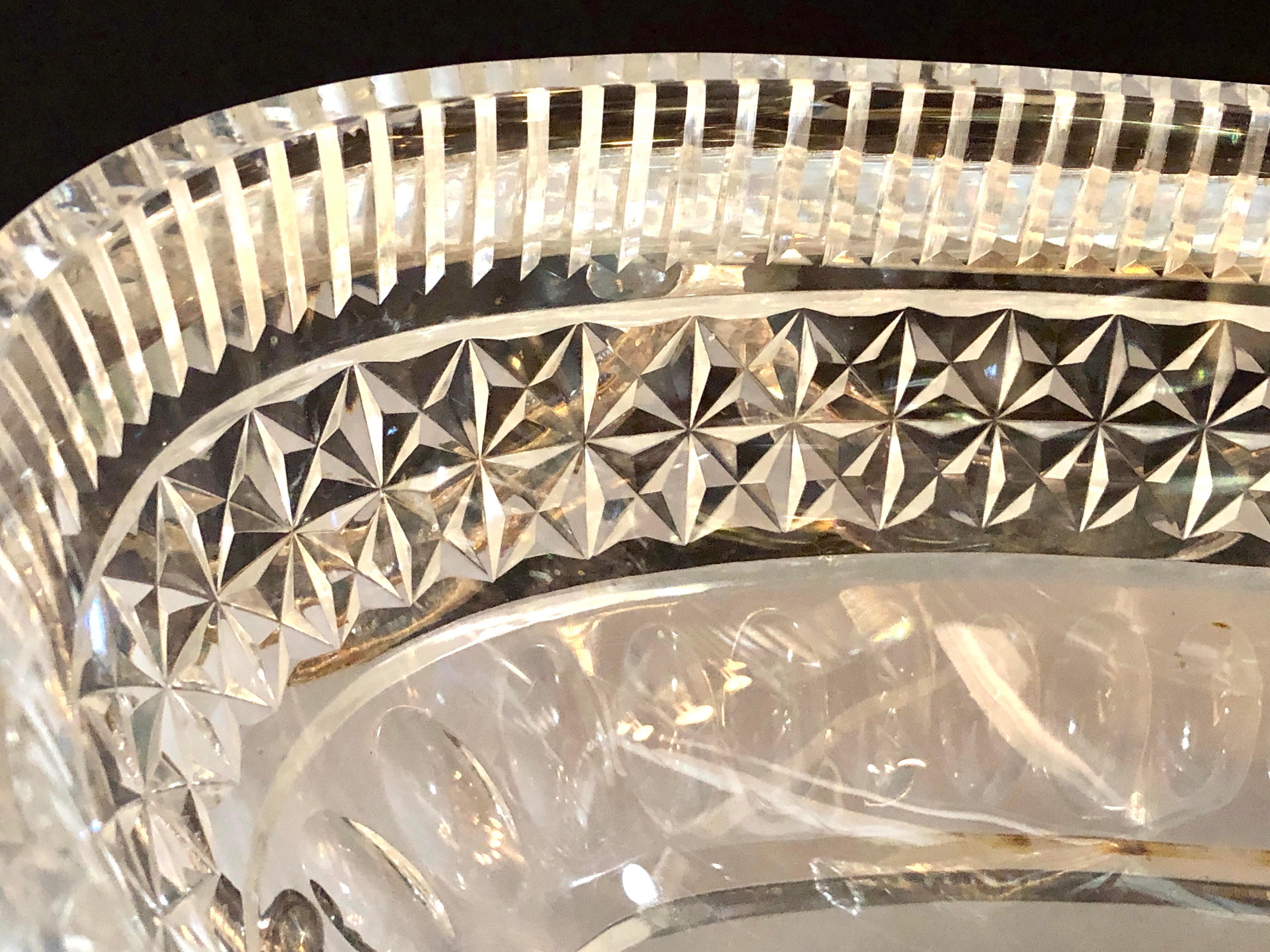 Versilberte ovale Schale im George-III-Stil mit geschliffenem Glasleinen im Angebot 2