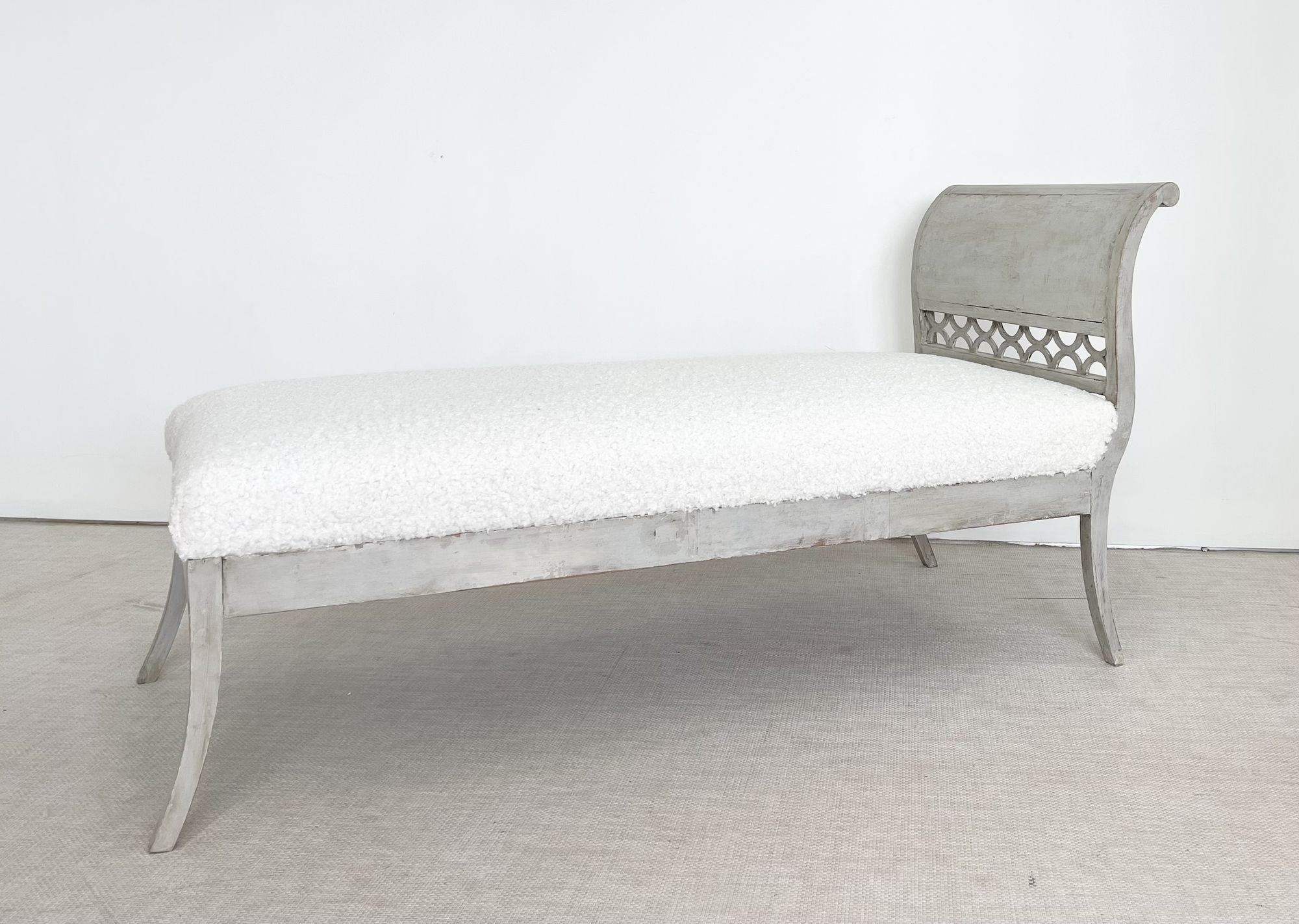 18th / 19th century Gustavian daybed, chaise lounge, Swedish paint distressed, new wool upholstery
 
A fine example of Gustavian home furnishings. The large daybed in fine condition having a peireced backrest on sprayed legs. 
 
Original Paint,