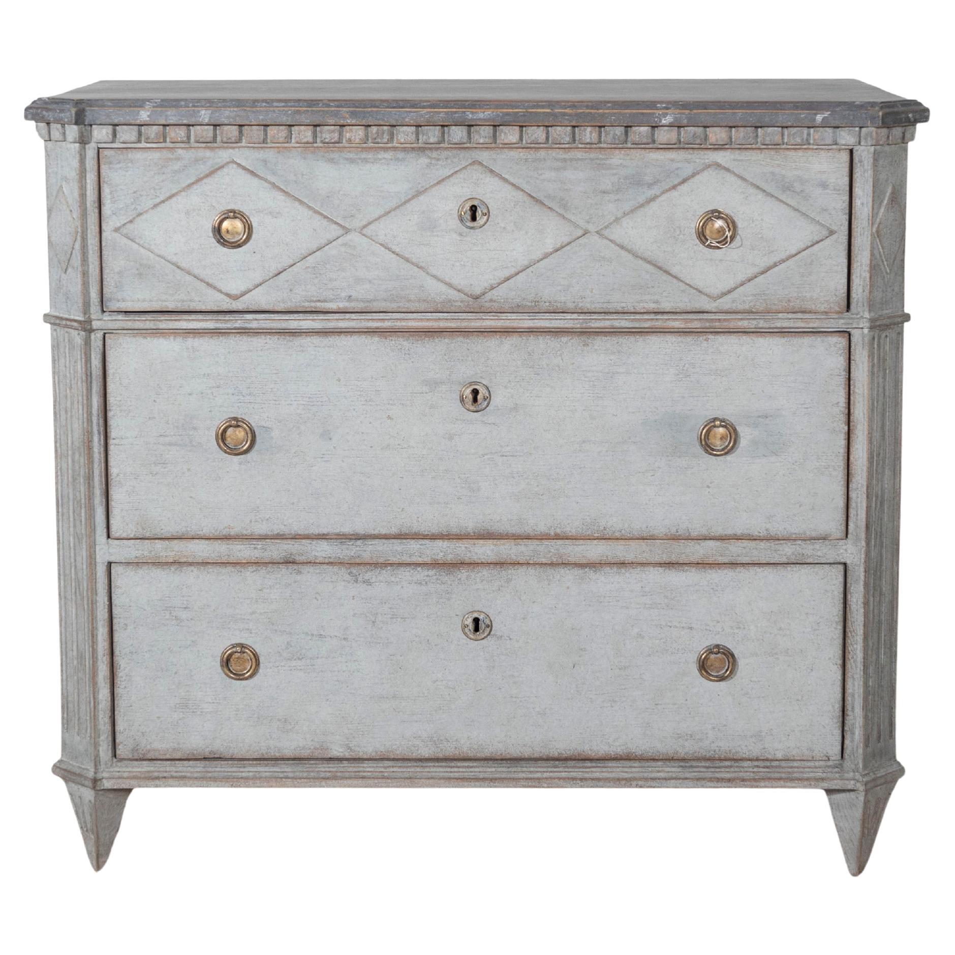 Cassettiera in stile gustaviano del XIX secolo in pino grigio scuro con piano marmorizzato in vendita