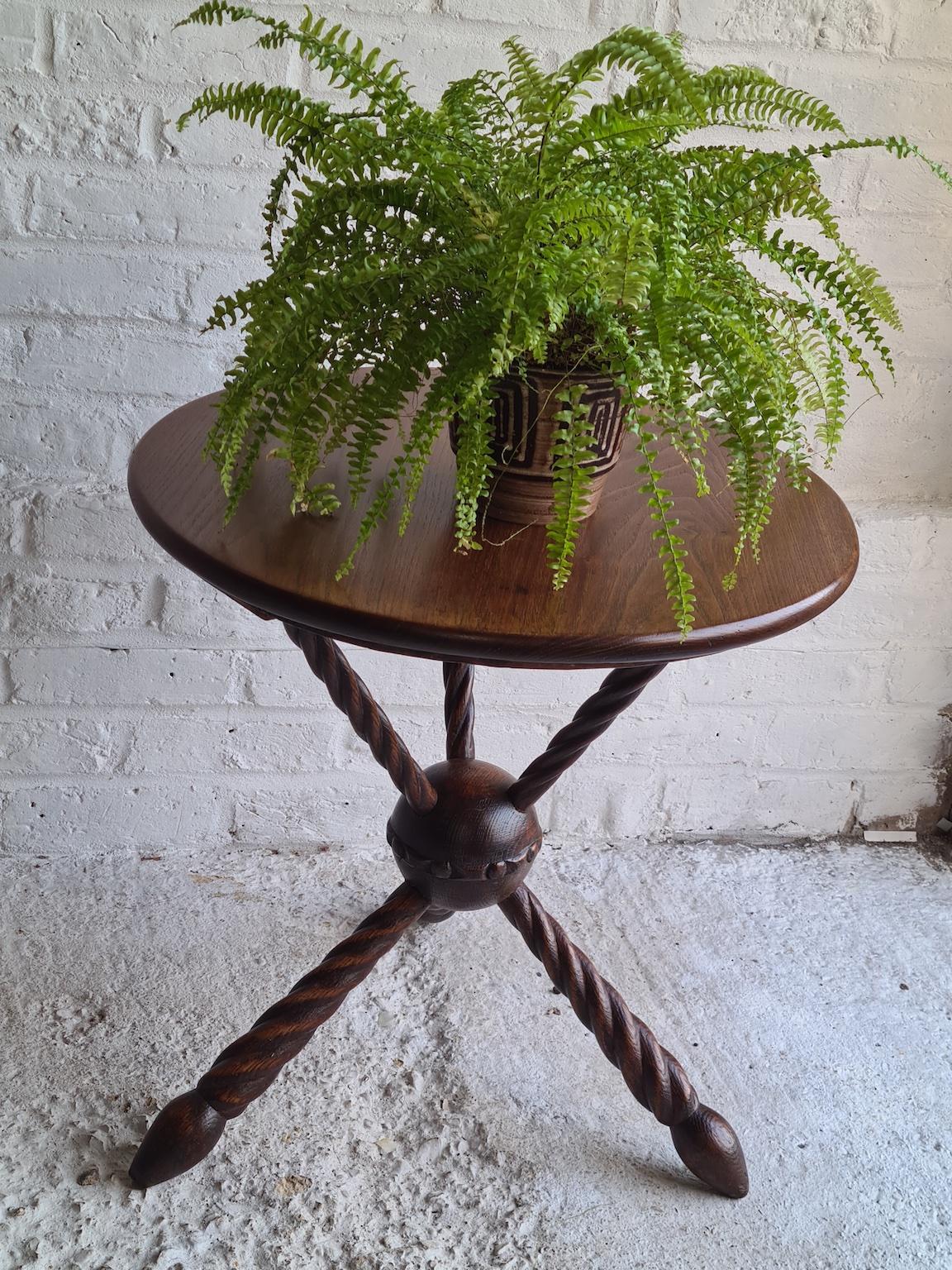 Fin du XIXe siècle Table gitane du 19e siècle, table d'appoint / d'appoint, pieds tripodes, vers 1860-1870 en vente