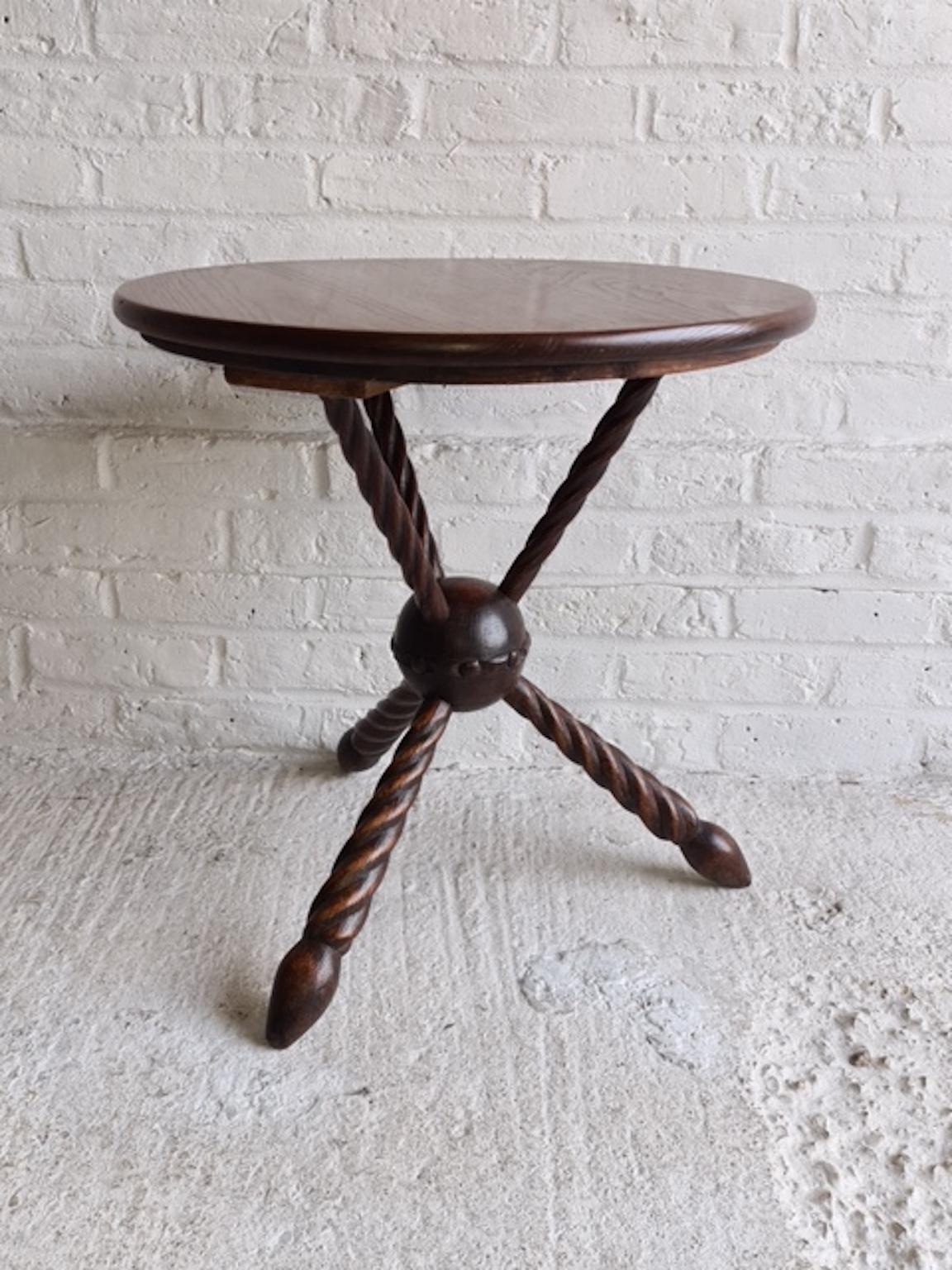 Table gitane du 19e siècle, table d'appoint / d'appoint, pieds tripodes, vers 1860-1870 en vente 2