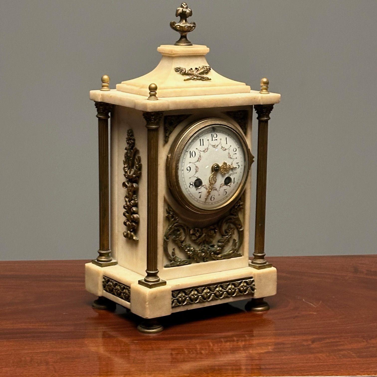 Reloj francés de manto, ménsula o sobremesa, mármol y bronce, s. XIX, firmado en Francia en venta 10