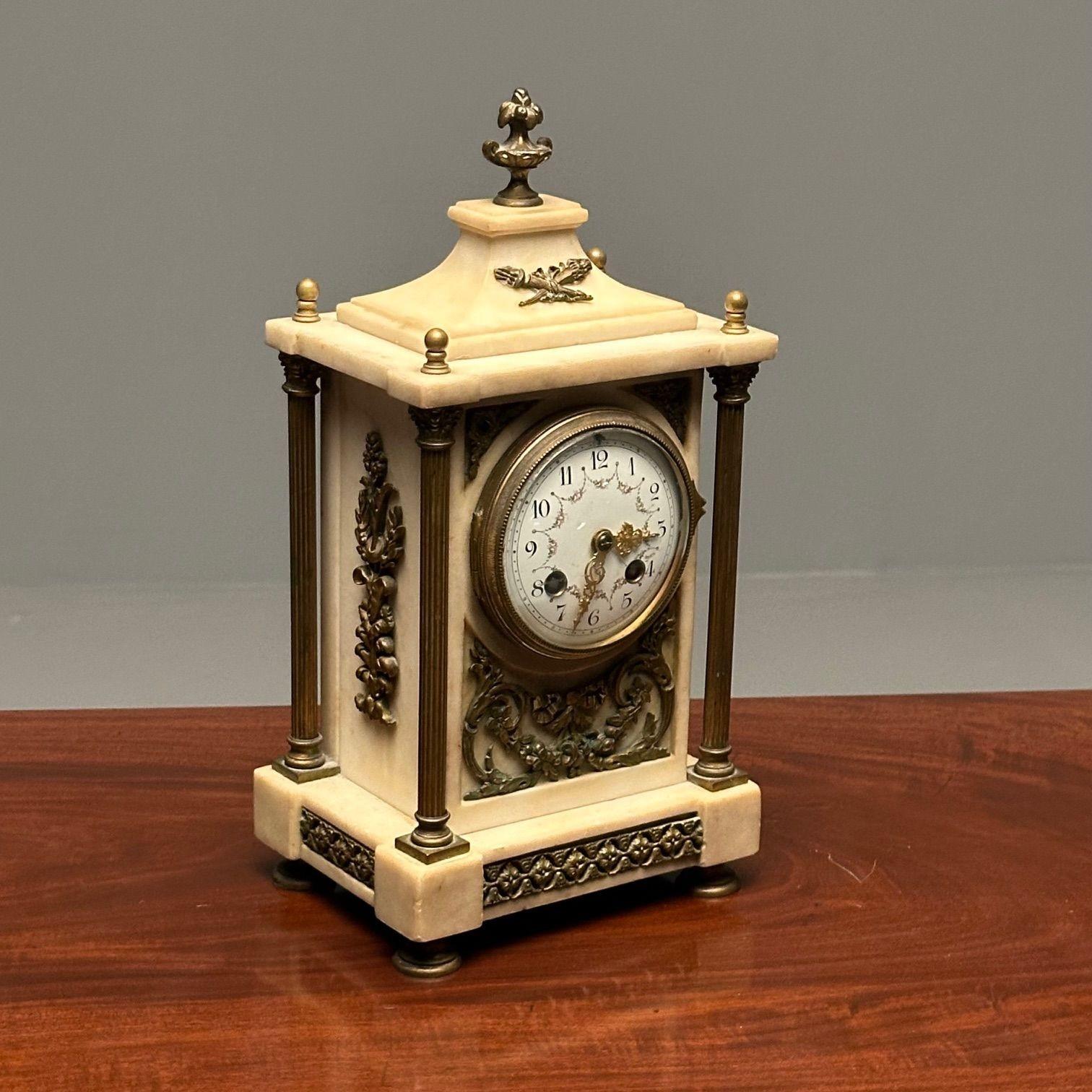 Reloj francés de manto, ménsula o sobremesa, mármol y bronce, s. XIX, firmado en Francia Luis XVI en venta