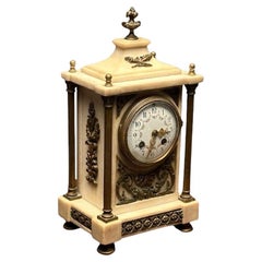 Pendule, support ou horloge de table française du 19e siècle en marbre et bronze, signée France