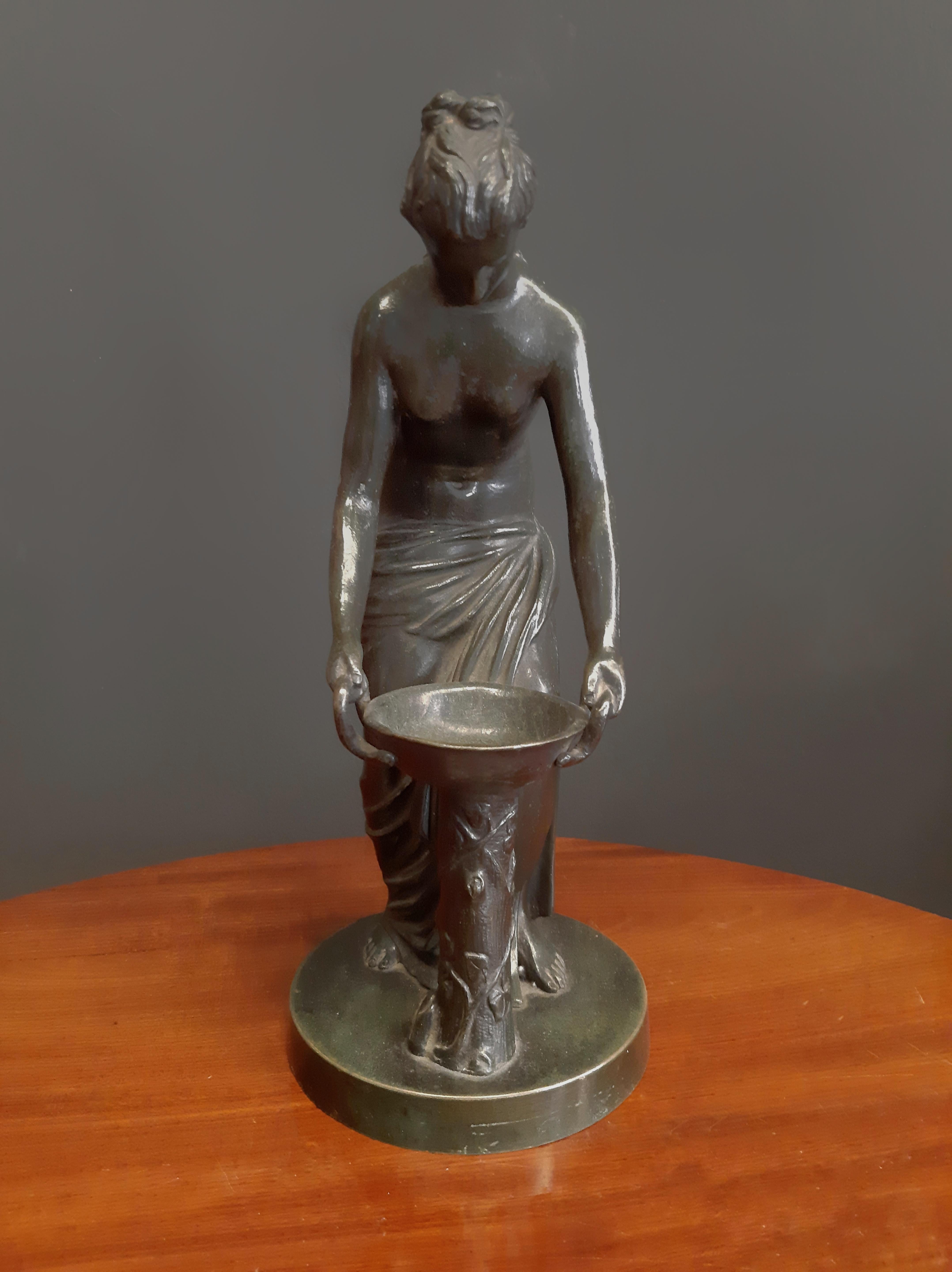 19th Centrury Italian Bronze Sculpture of a Vestal Virgin For Sale 1