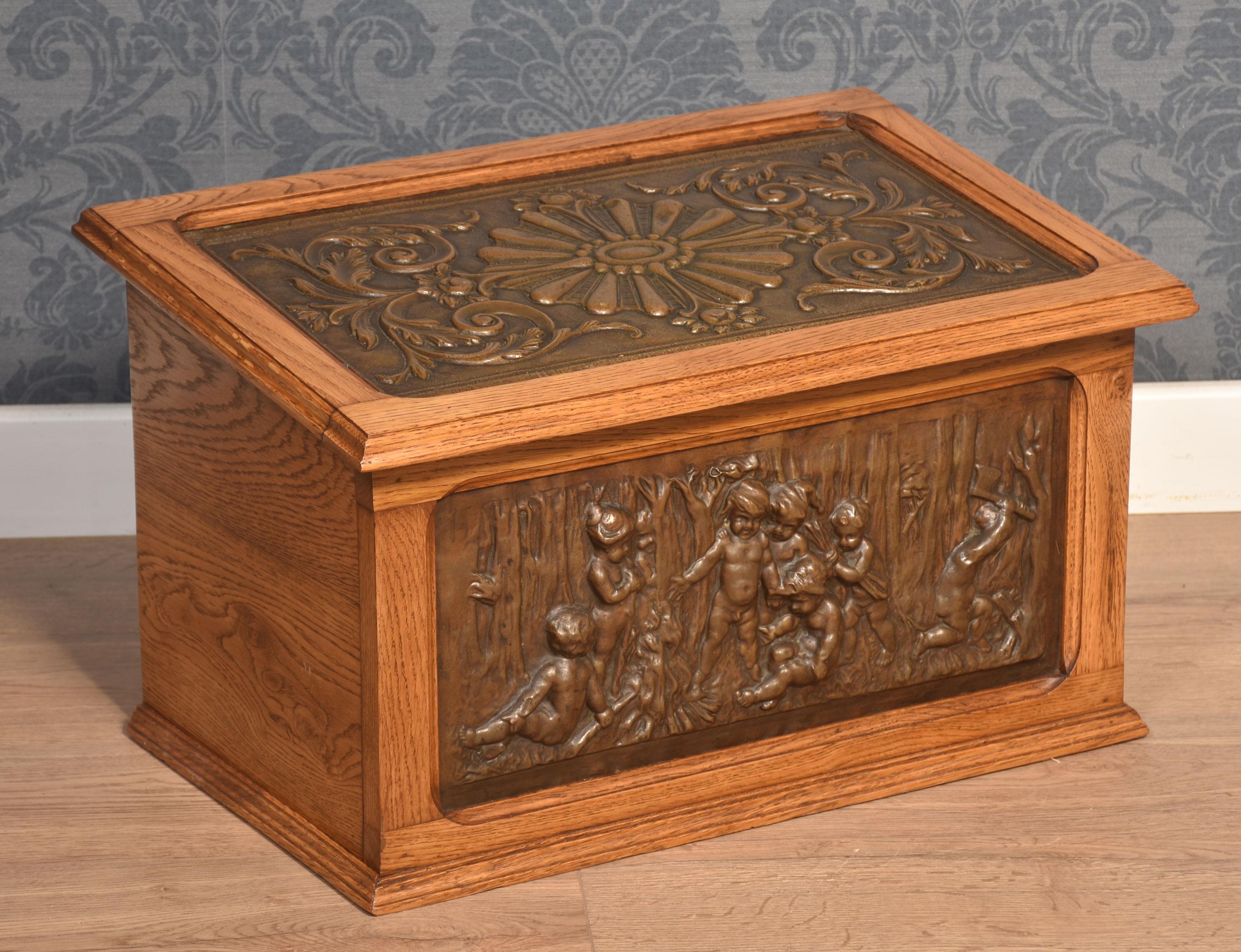 19th Centry embosed copper slipper box In Good Condition For Sale In Cheshire, GB