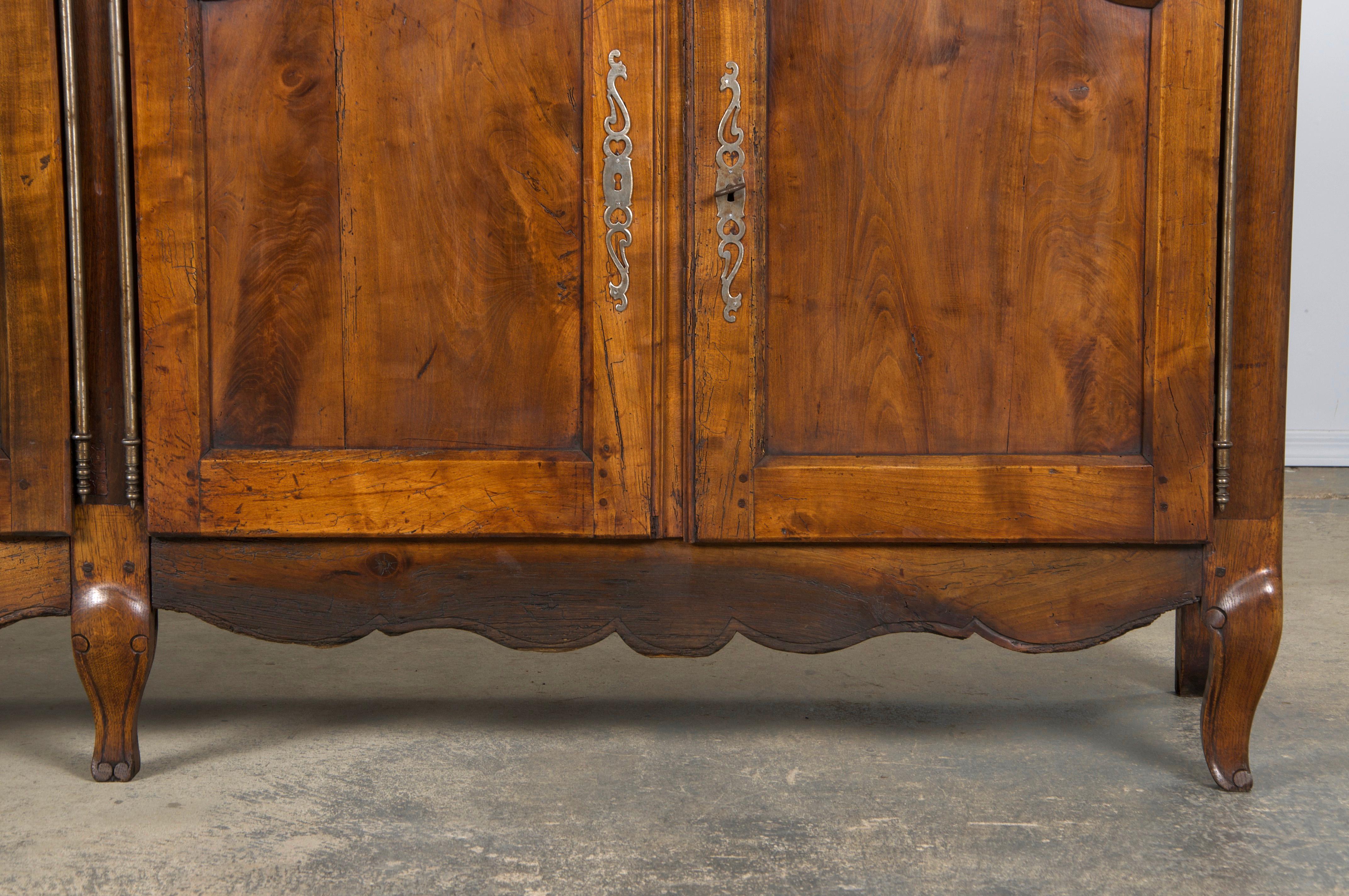 Credenza in legno di Oak Oak del XIX secolo, stile Luigi XV, francese e di campagna in vendita 4