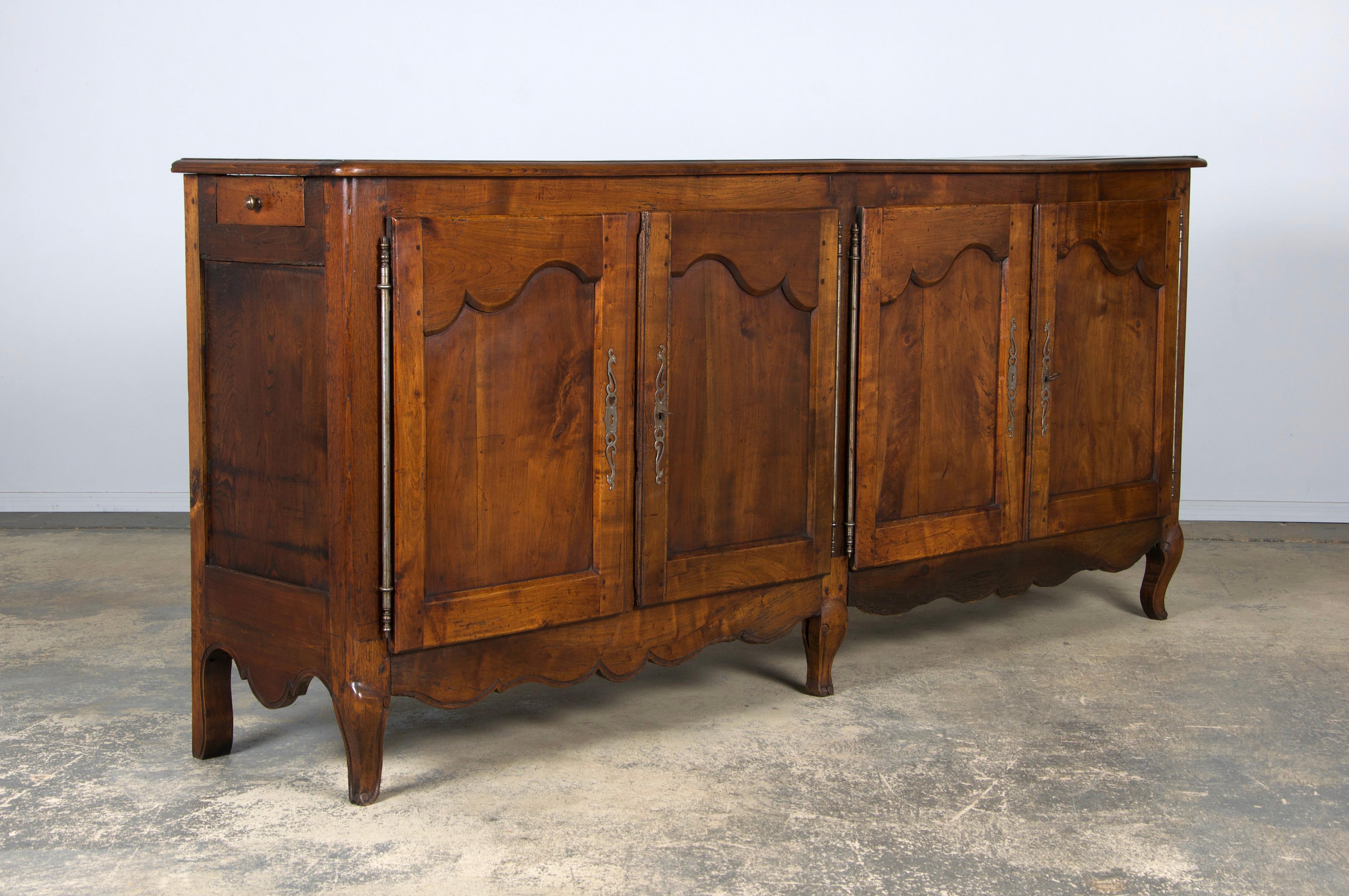 Credenza in legno di Oak Oak del XIX secolo, stile Luigi XV, francese e di campagna in vendita 5