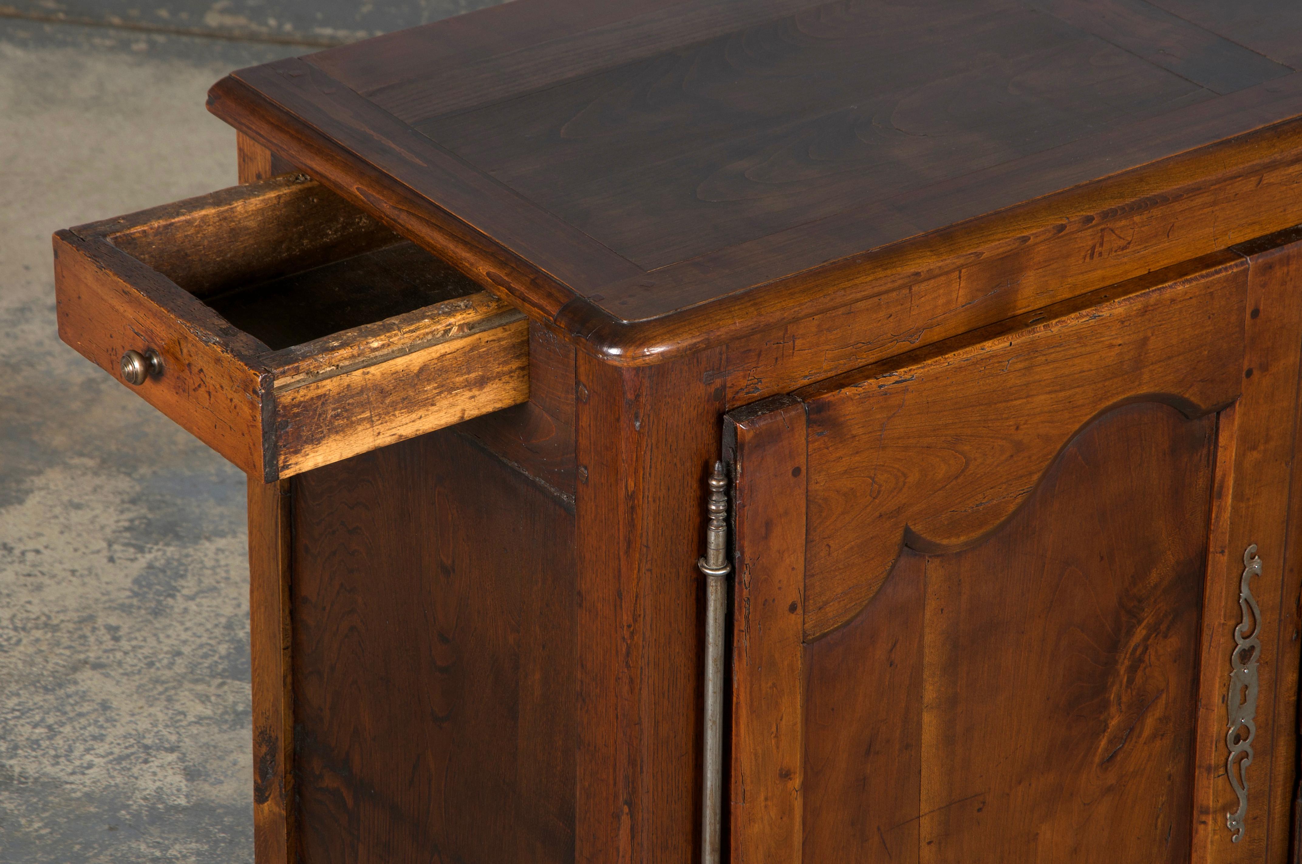 Credenza in legno di Oak Oak del XIX secolo, stile Luigi XV, francese e di campagna in vendita 7