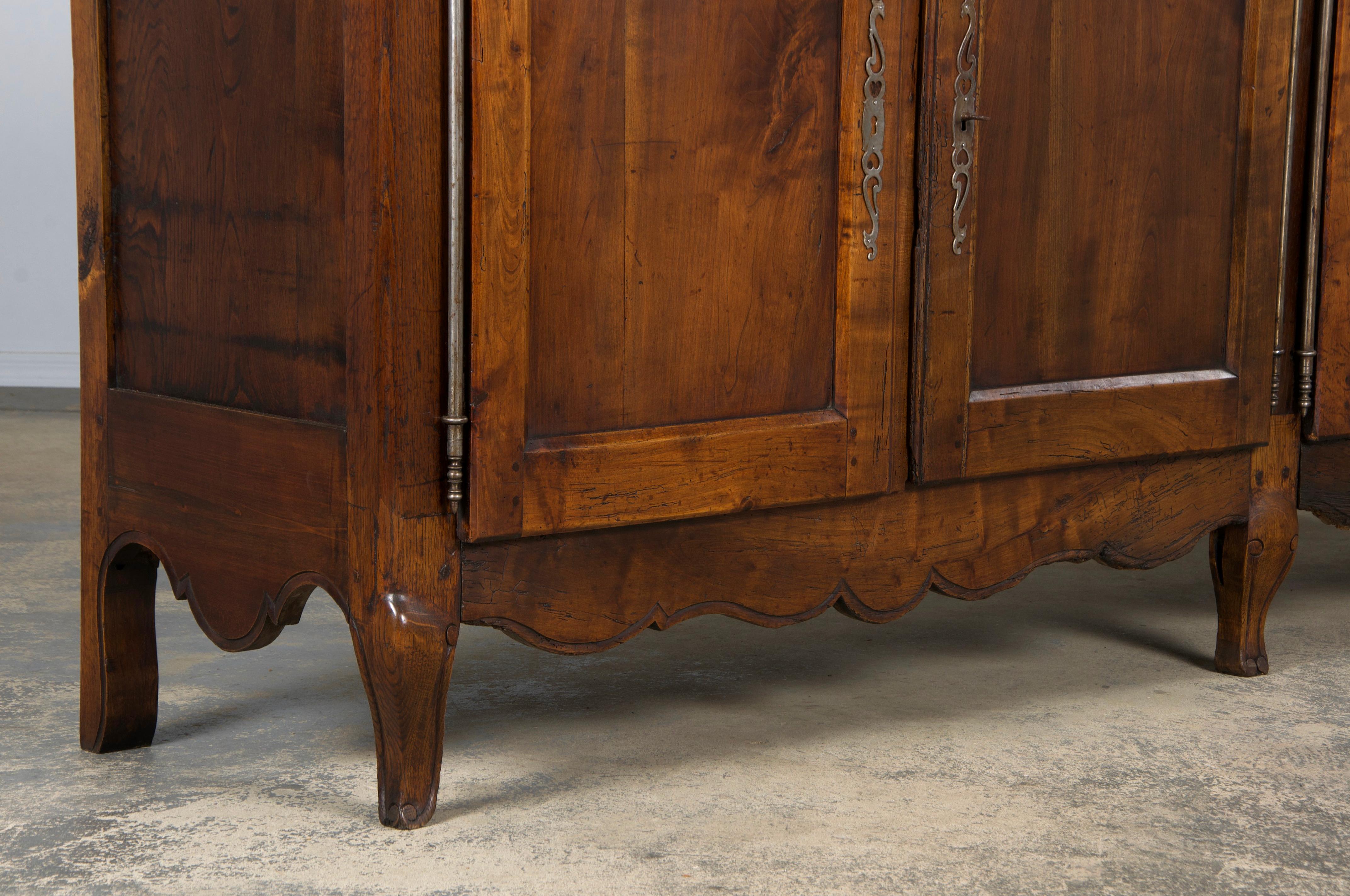 Credenza in legno di Oak Oak del XIX secolo, stile Luigi XV, francese e di campagna in vendita 8